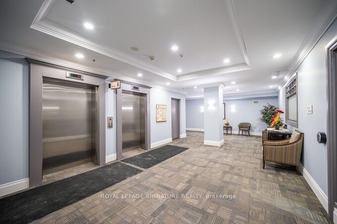 810 Scollard Court 1003, Mississauga, ON L5V 0A4 photo 4