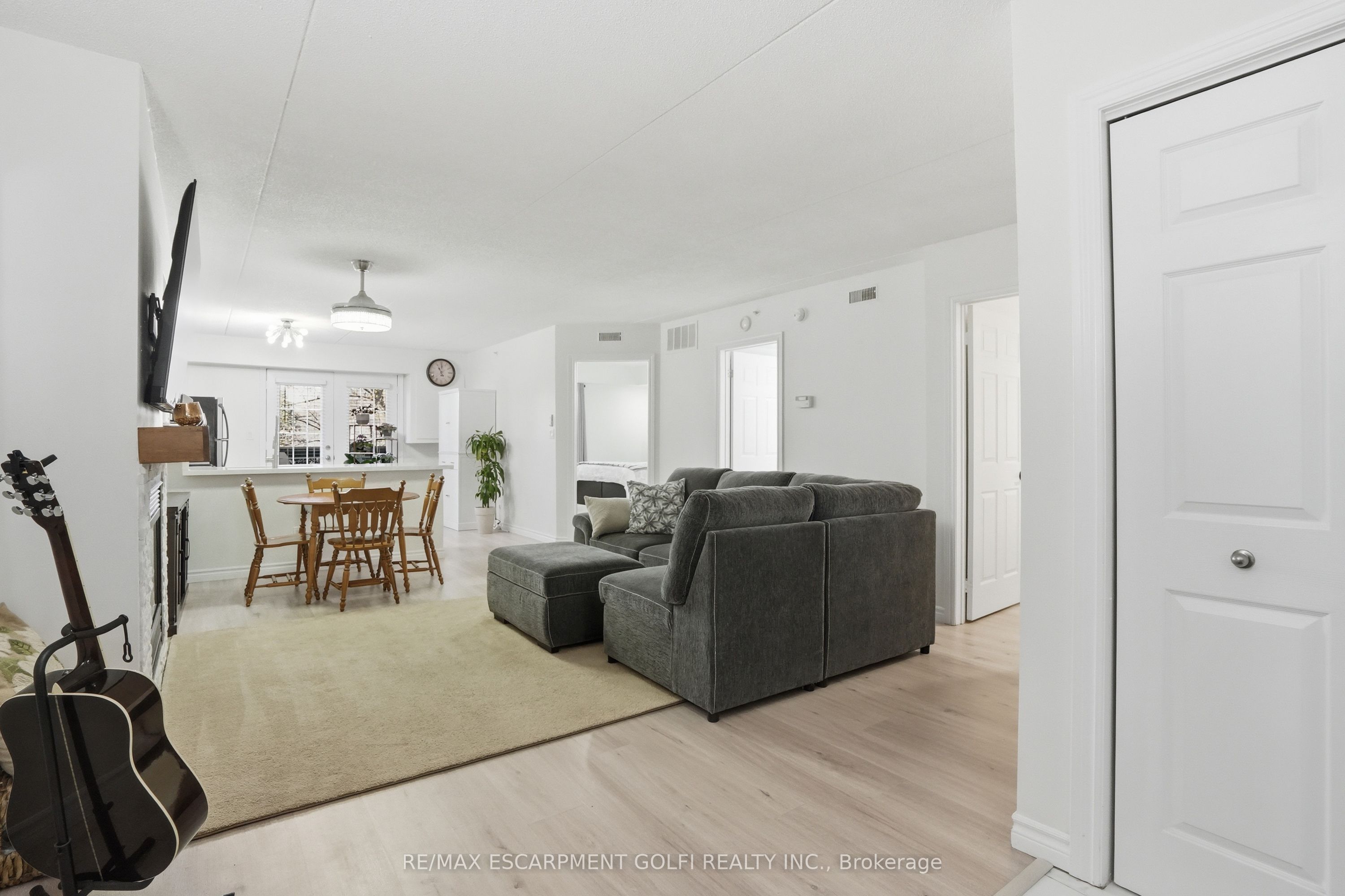 4003 Kilmer Drive 207, Burlington, ON L7M 4M1 photo 3