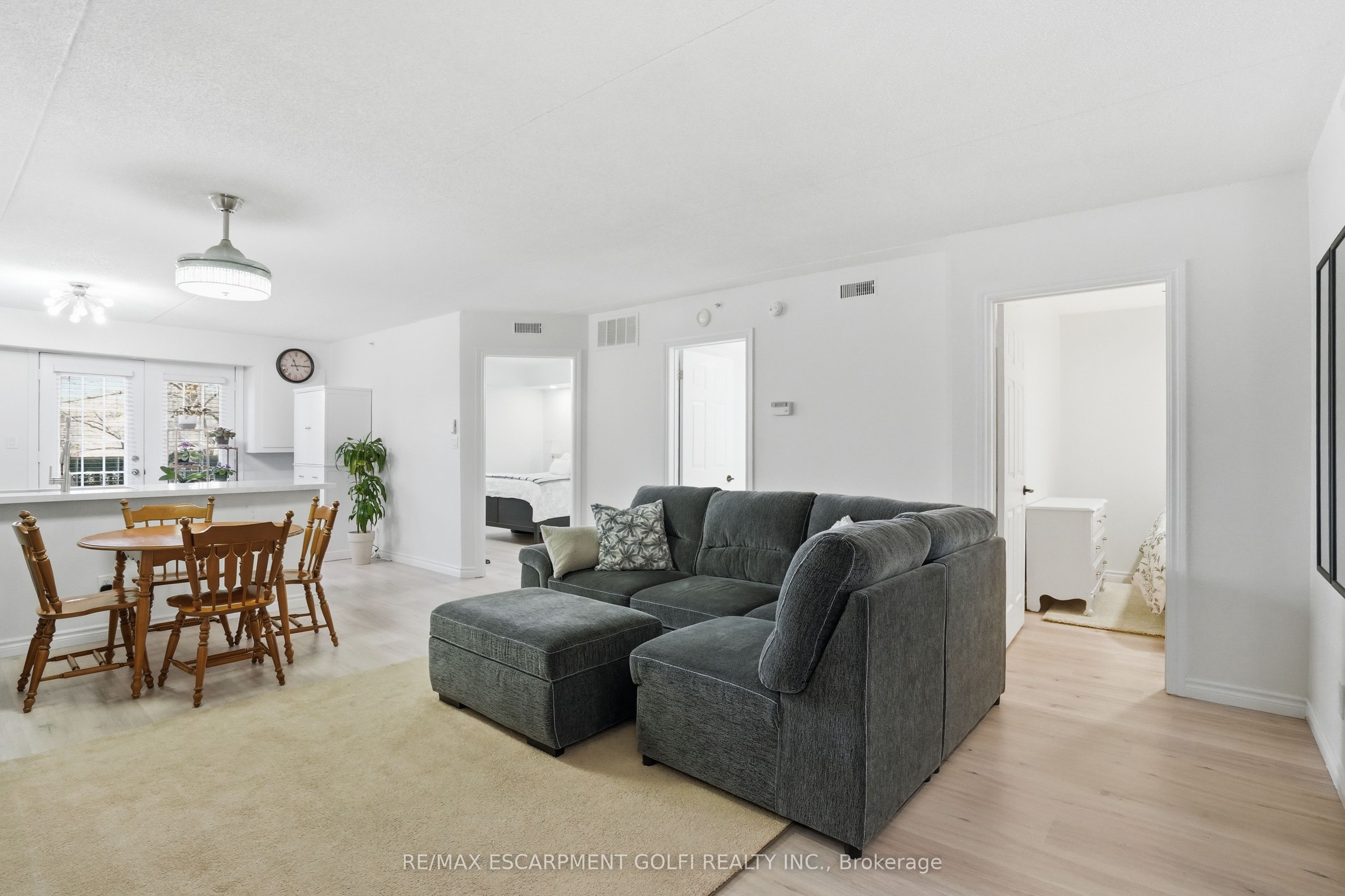 4003 Kilmer Drive 207, Burlington, ON L7M 4M1 photo 5