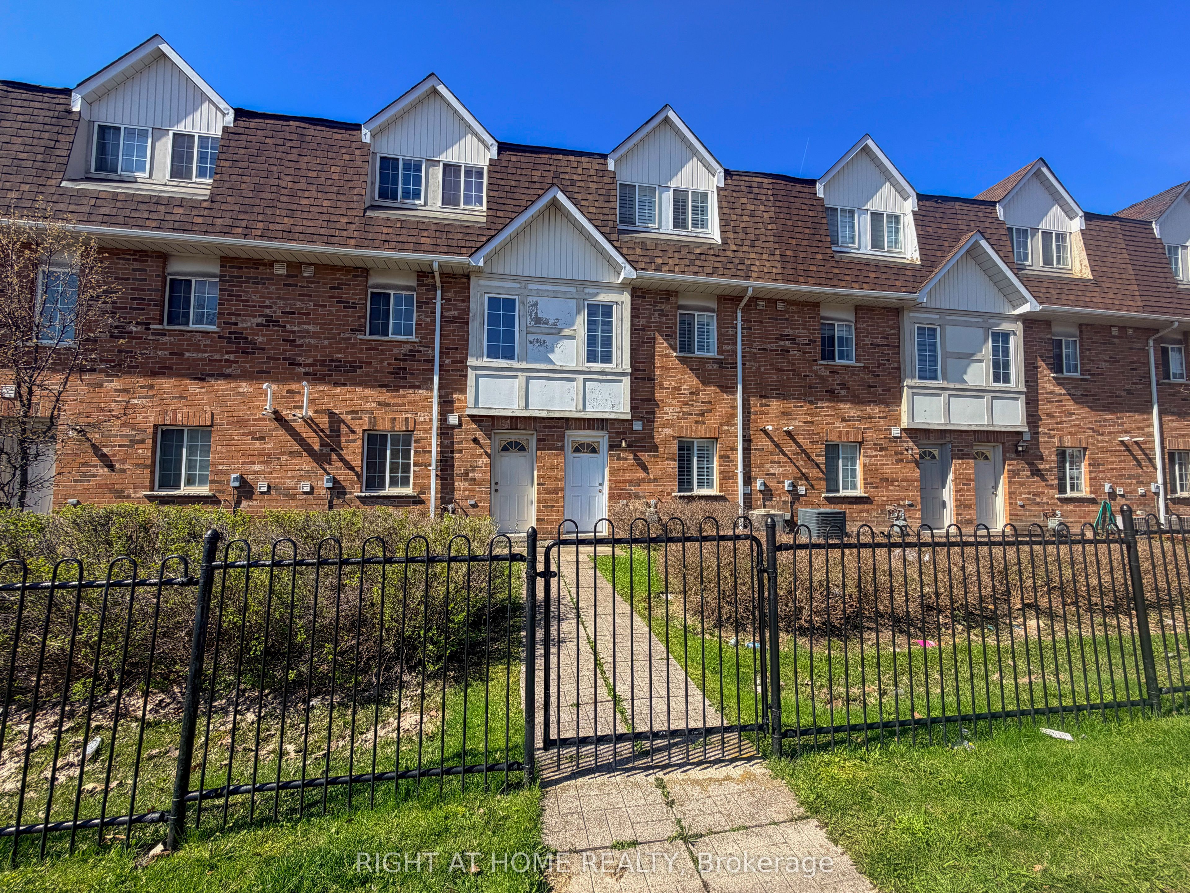 1525 South Parade Court 28, Mississauga, ON L5M 6E9 photo 2