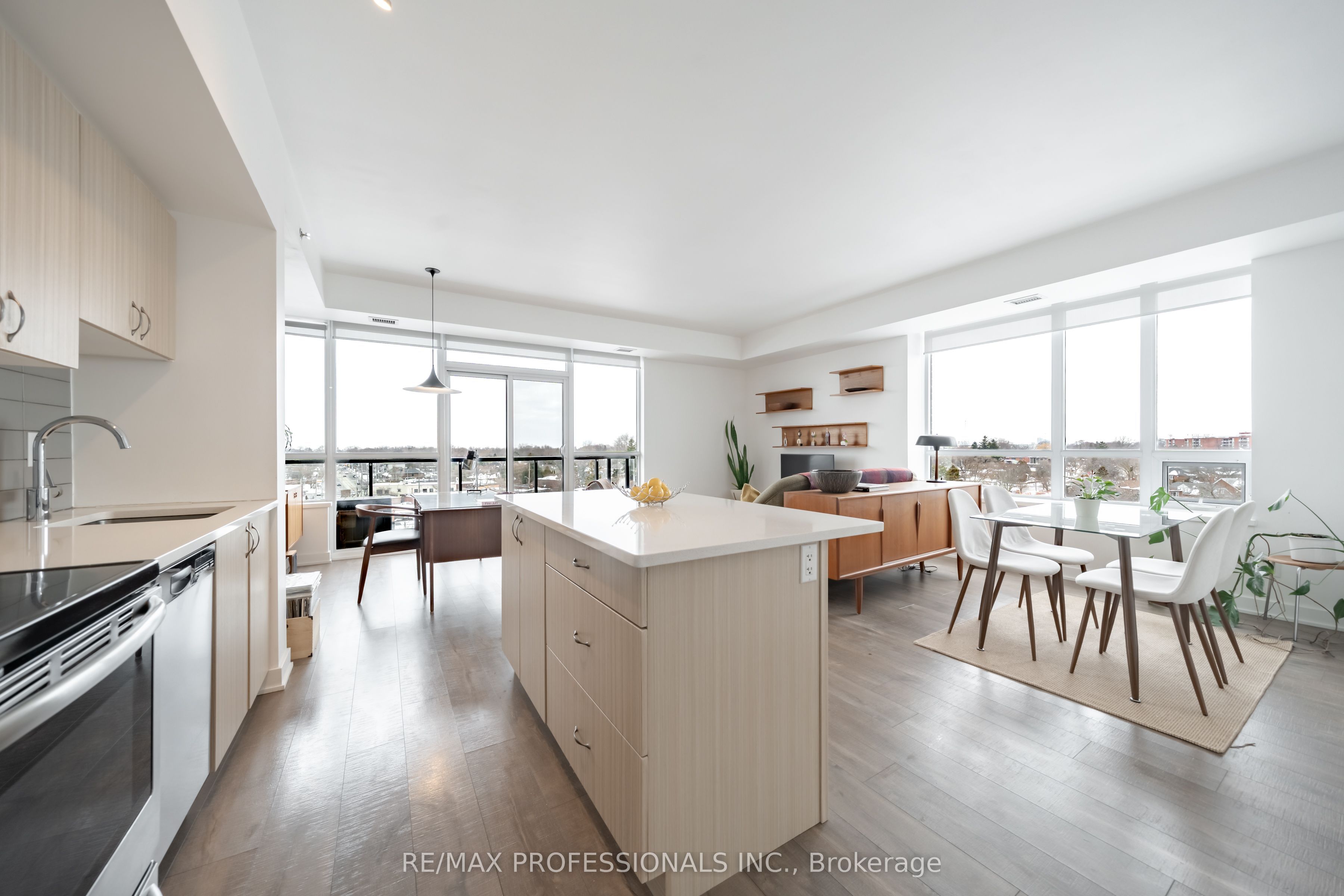 11 Superior Avenue 811, Toronto, ON M8V 0A7 photo 3