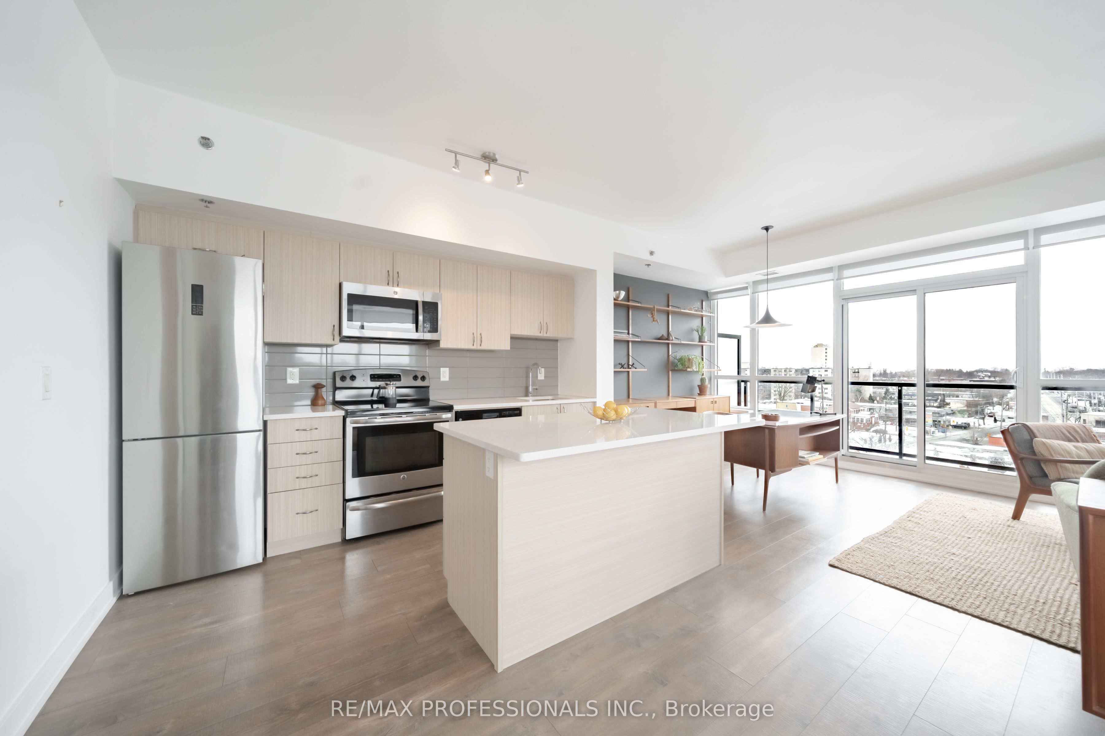11 Superior Avenue 811, Toronto, ON M8V 0A7 photo 4