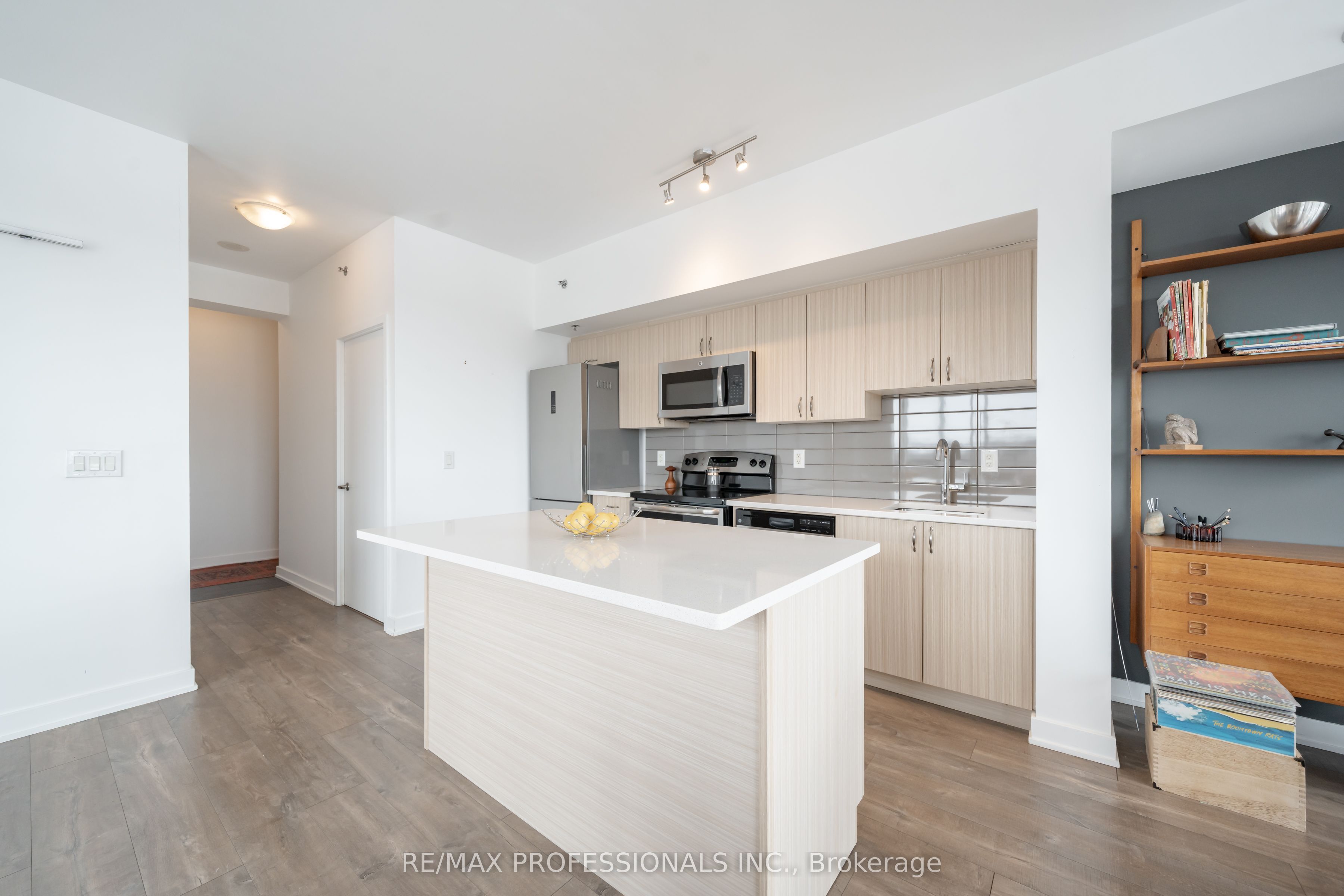 11 Superior Avenue 811, Toronto, ON M8V 0A7 photo 5
