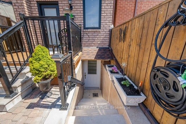 524 Salem Avenue N, Toronto, ON M6H 3E1 photo 5