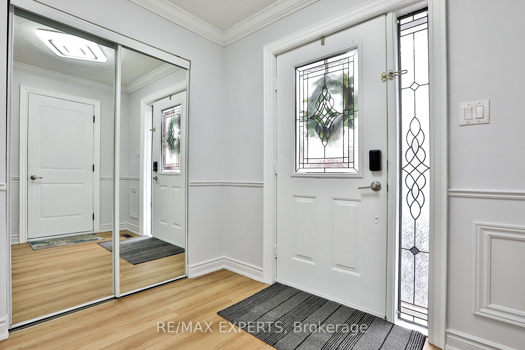 16 Hetherington Place, Brampton, ON L6S 5M7 photo 2