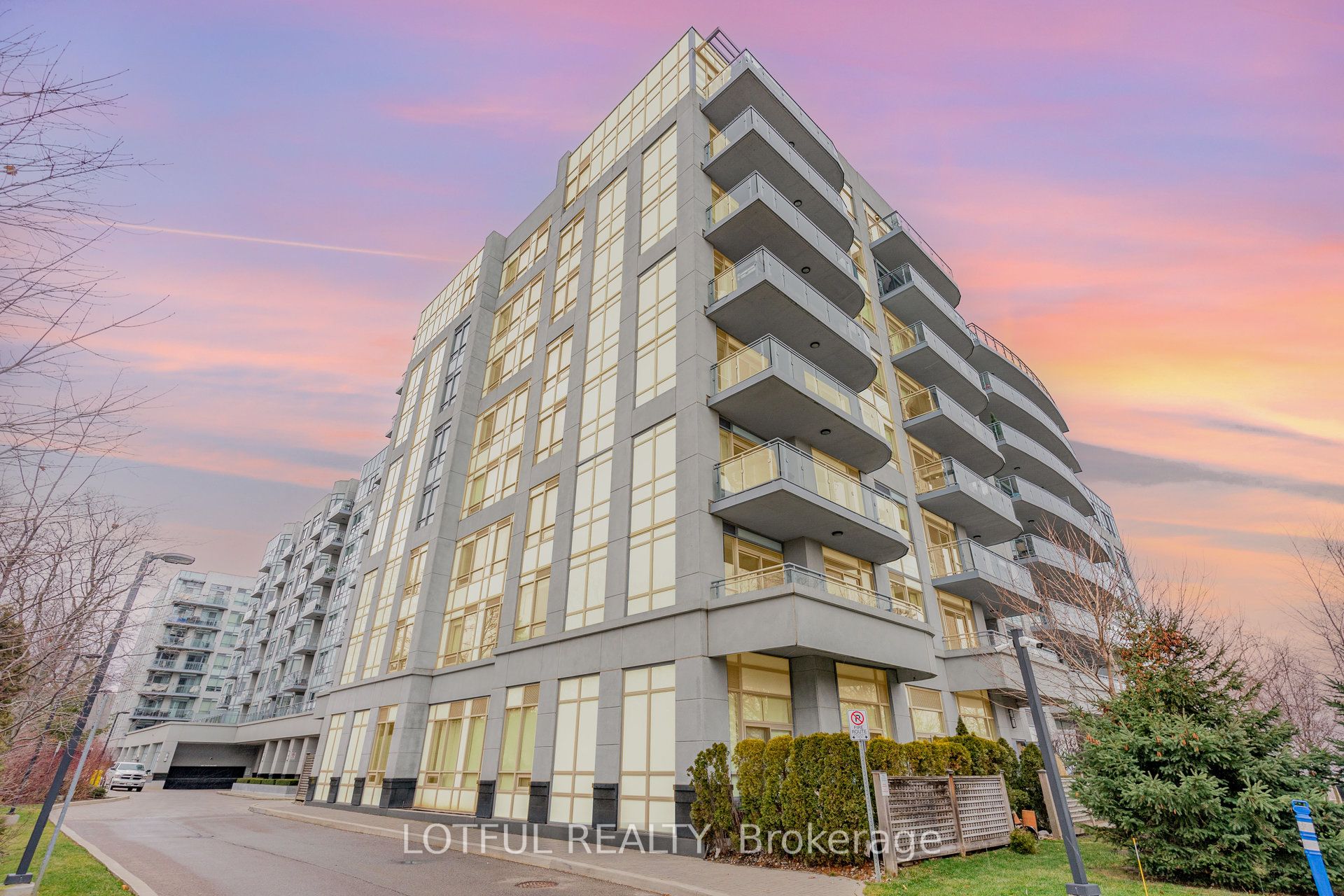 3500 Lakeshore Road W 711, Oakville, ON L6L 0B4 photo 2