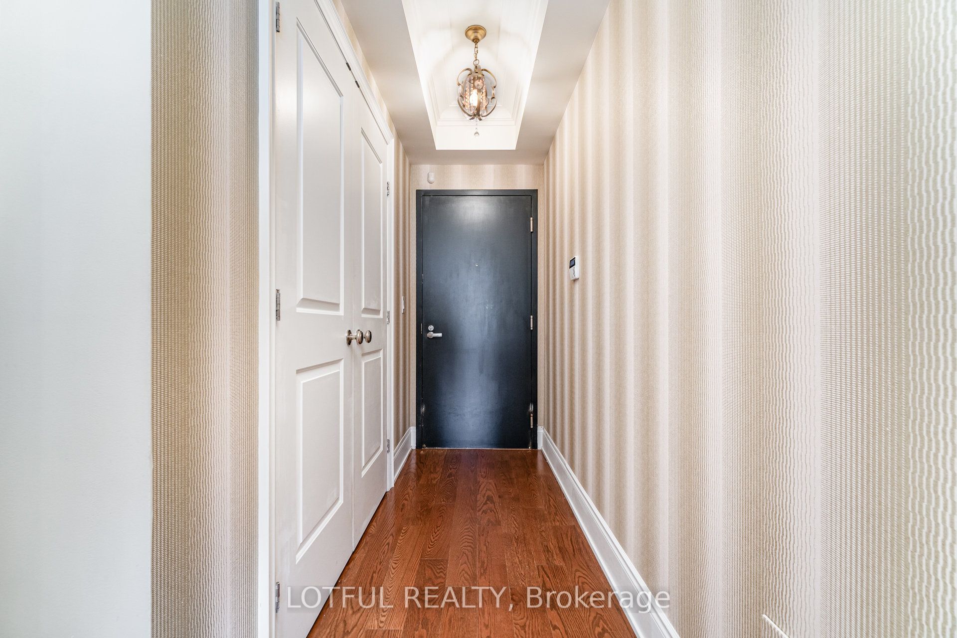 3500 Lakeshore Road W 711, Oakville, ON L6L 0B4 photo 4