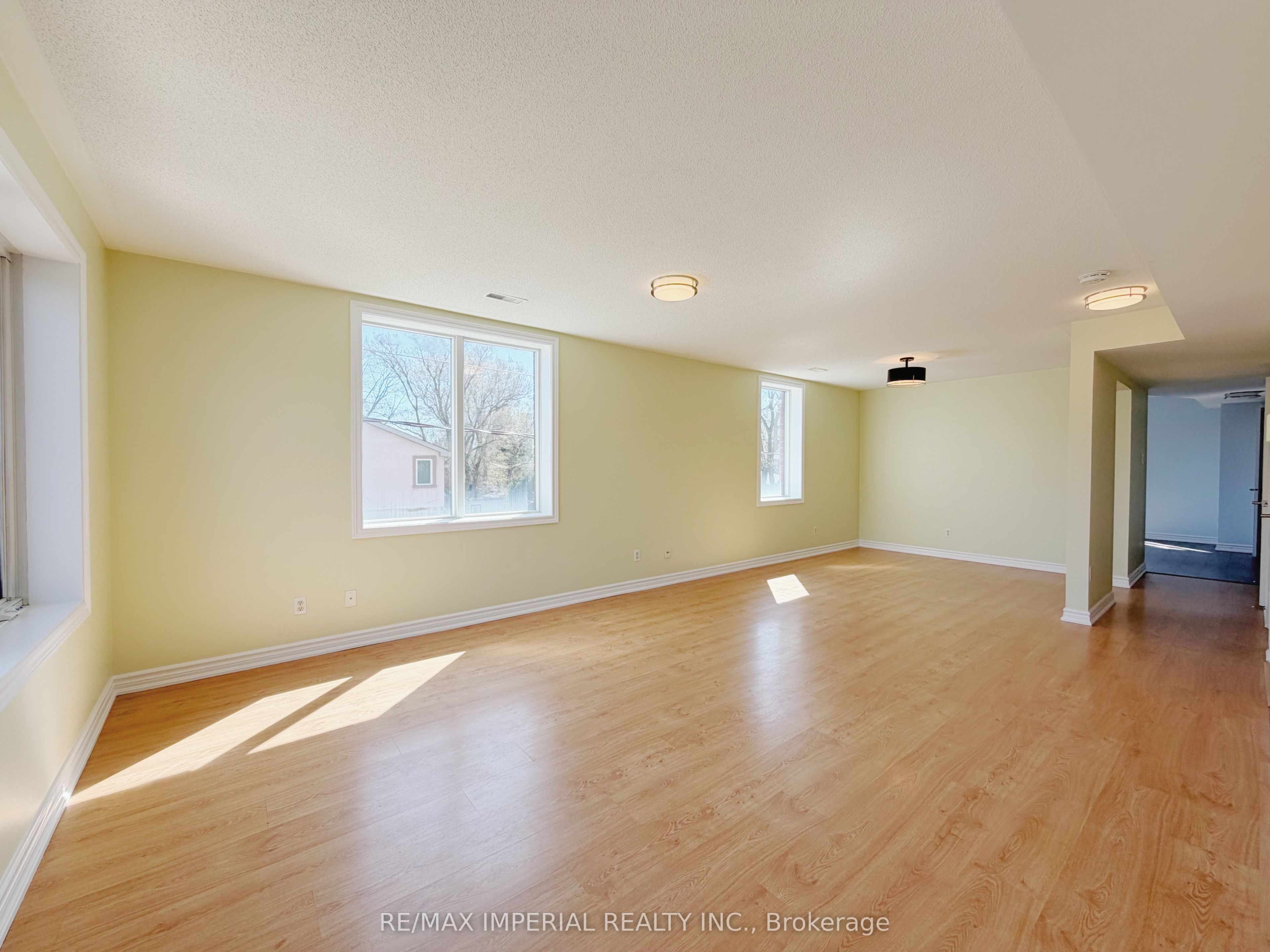 621A The Queensway, Toronto, ON M8Y 1K4 photo 3