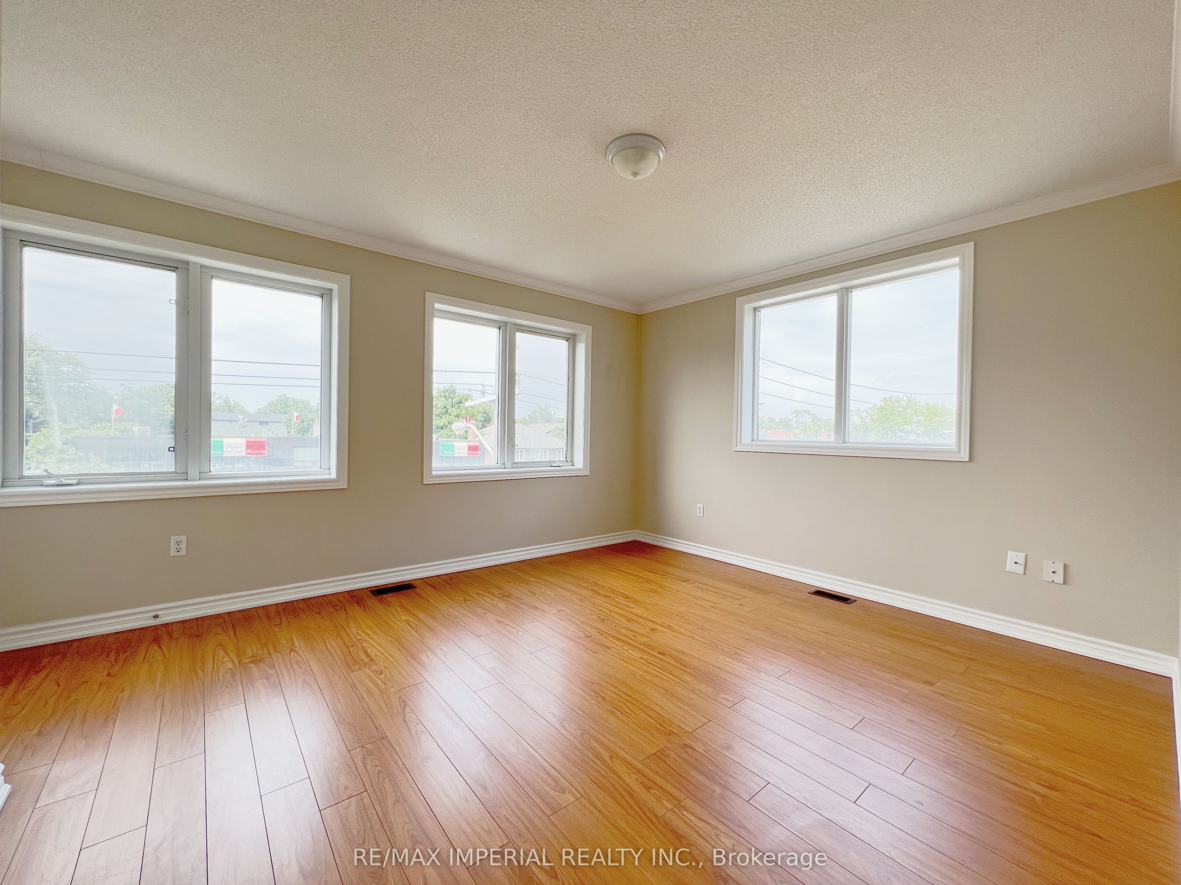 621A The Queensway, Toronto, ON M8Y 1K4 photo 4