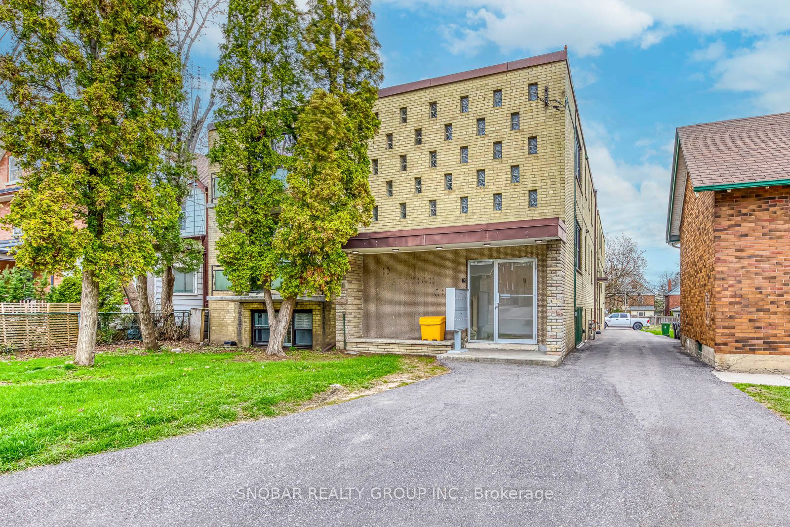 17 Station Road #11, Toronto, ON M8V 2R1