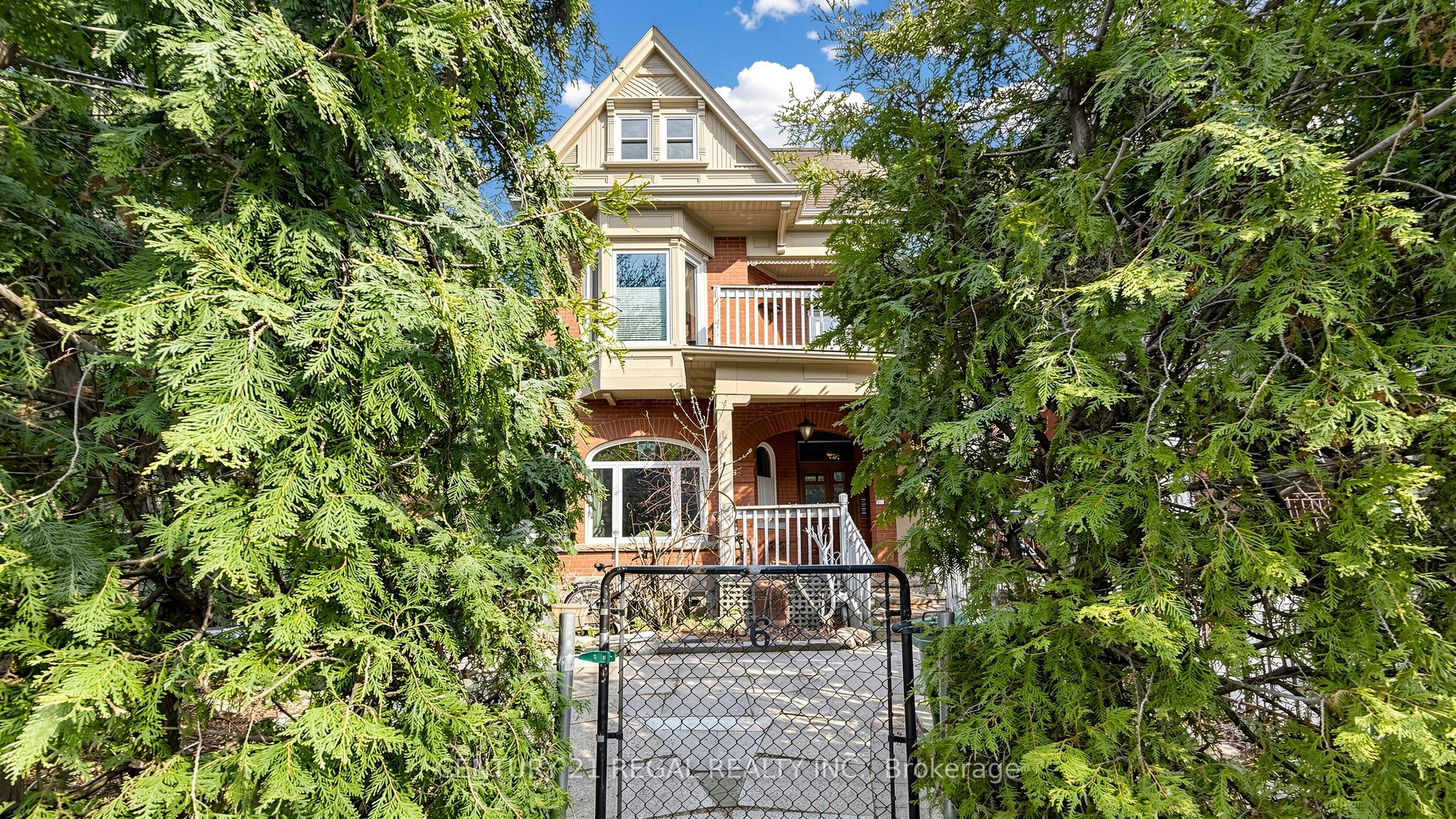 26 MACDONELL Avenue, Toronto, ON M6R 2A2 photo 2