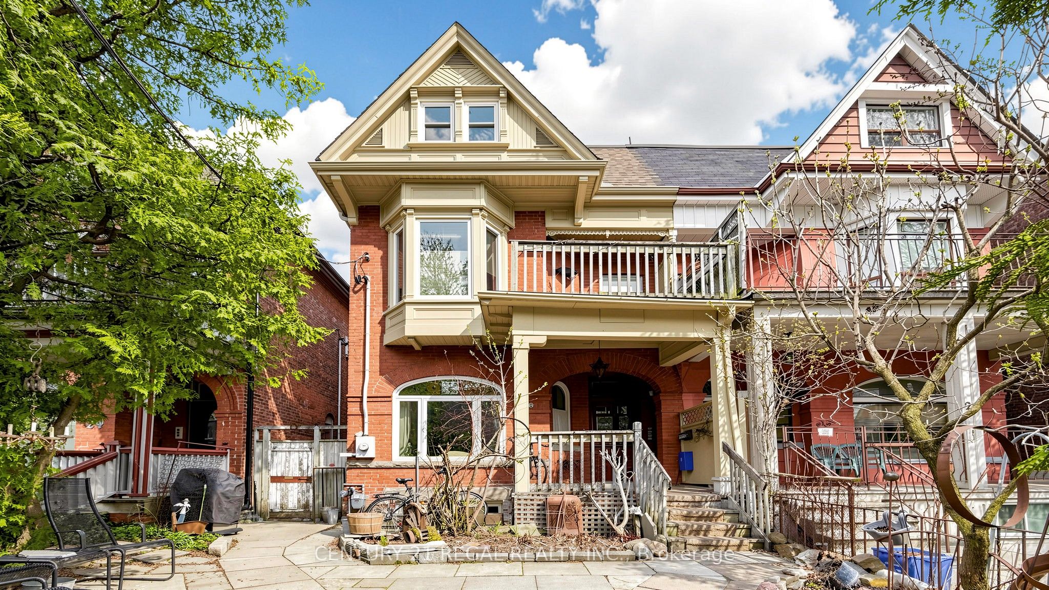 26 MACDONELL Avenue, Toronto, ON M6R 2A2 photo 3