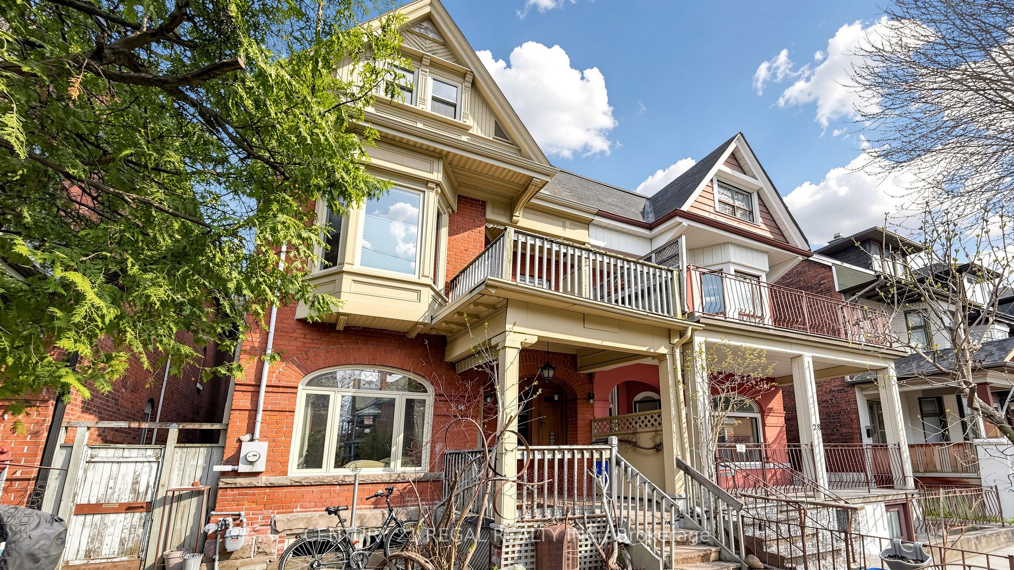 26 MACDONELL Avenue, Toronto, ON M6R 2A2 photo 4
