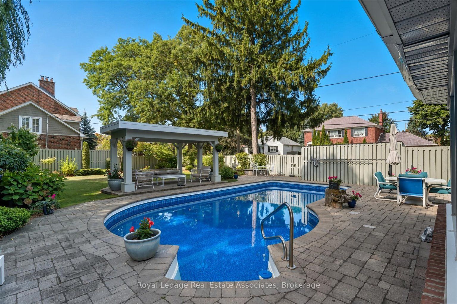 12 Wenonah Drive, Mississauga, ON L5G 3W1 photo 3