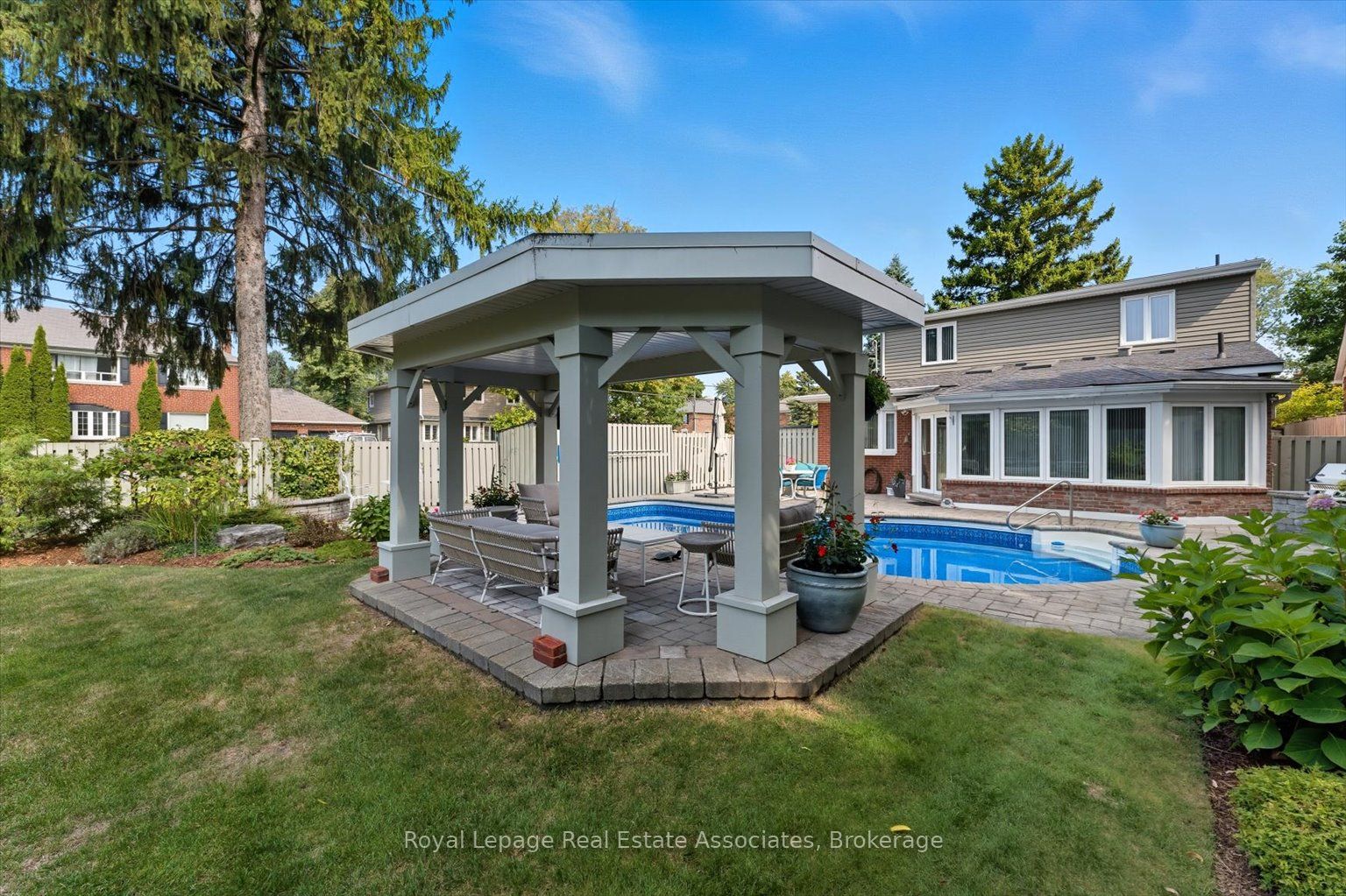 12 Wenonah Drive, Mississauga, ON L5G 3W1 photo 5