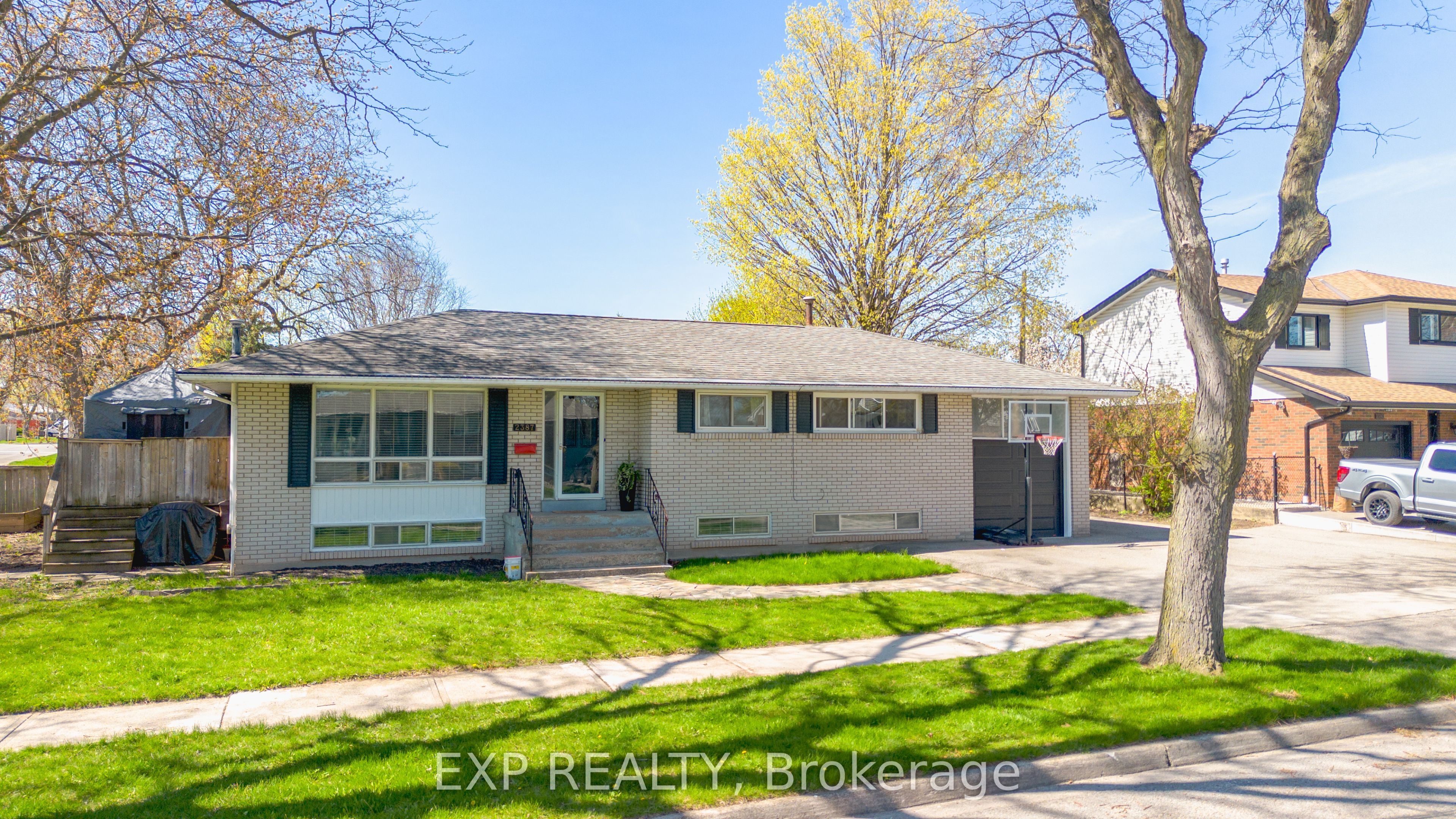 2387 Cyprus Avenue, Burlington, ON L7P 1G5 photo 2