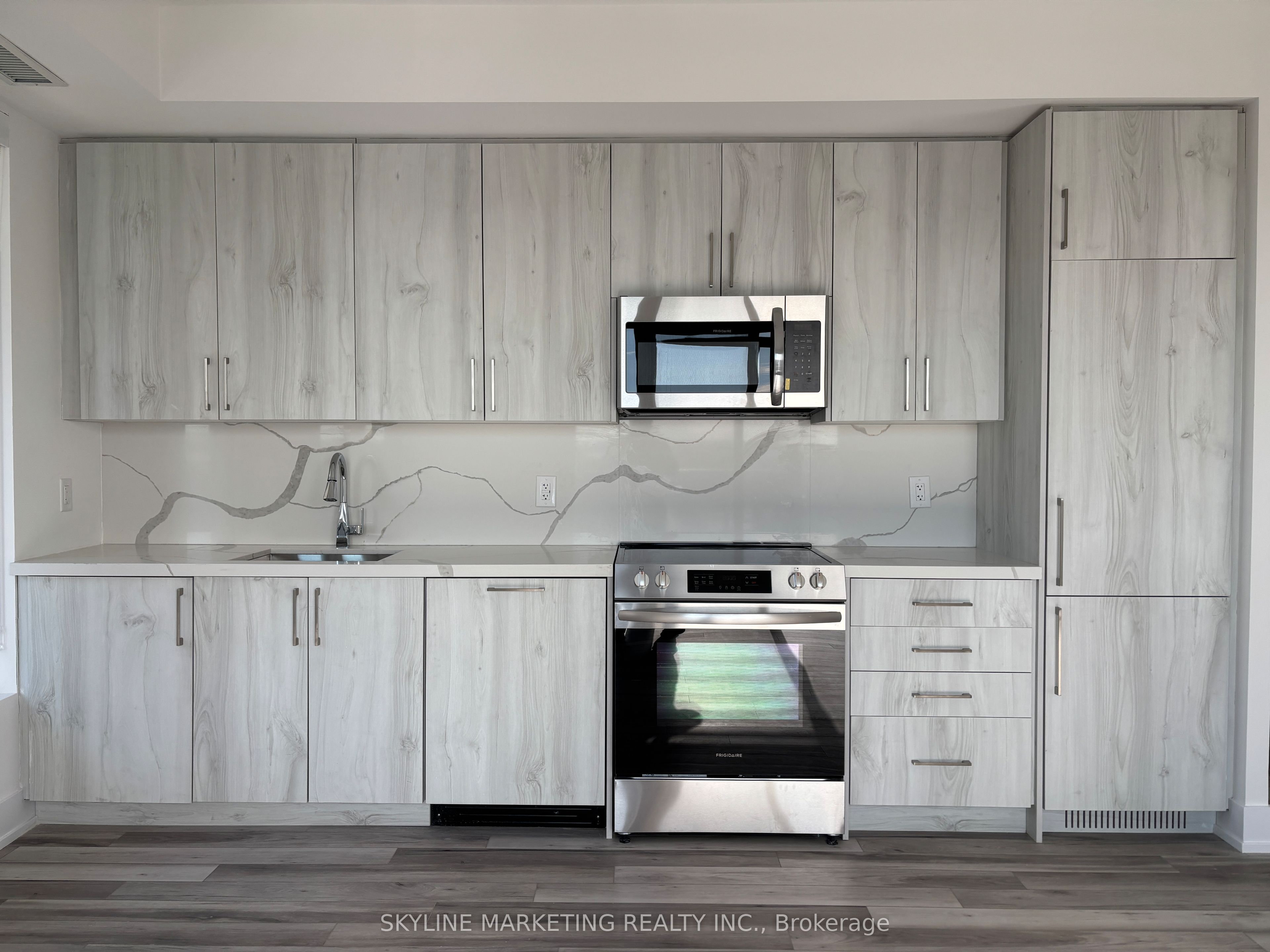 2450 Old Bronte Road 445, Oakville, ON L6M 5P6 photo 3