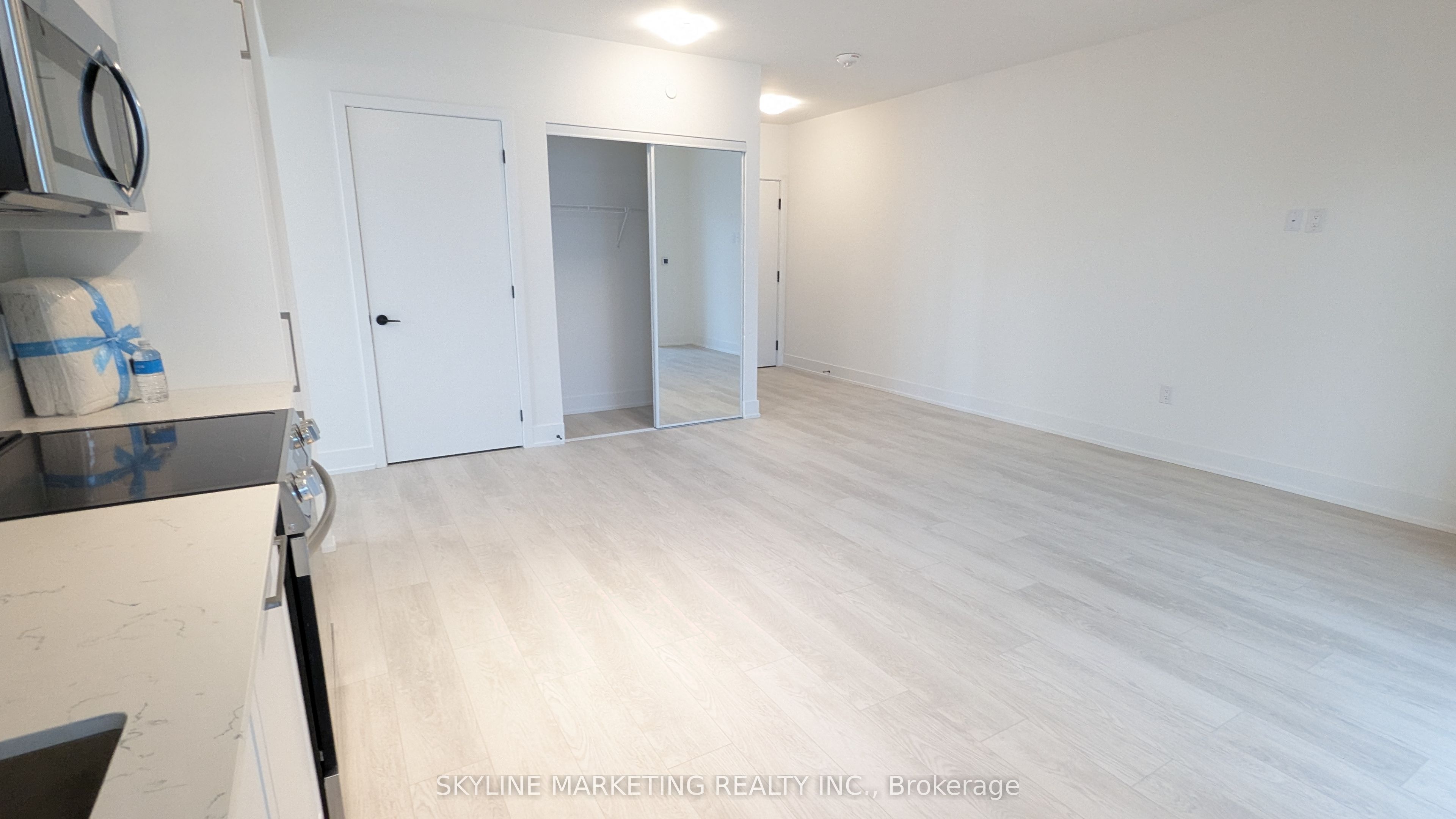 2450 Old Bronte Road 504, Oakville, ON L6M 5P6 photo 2