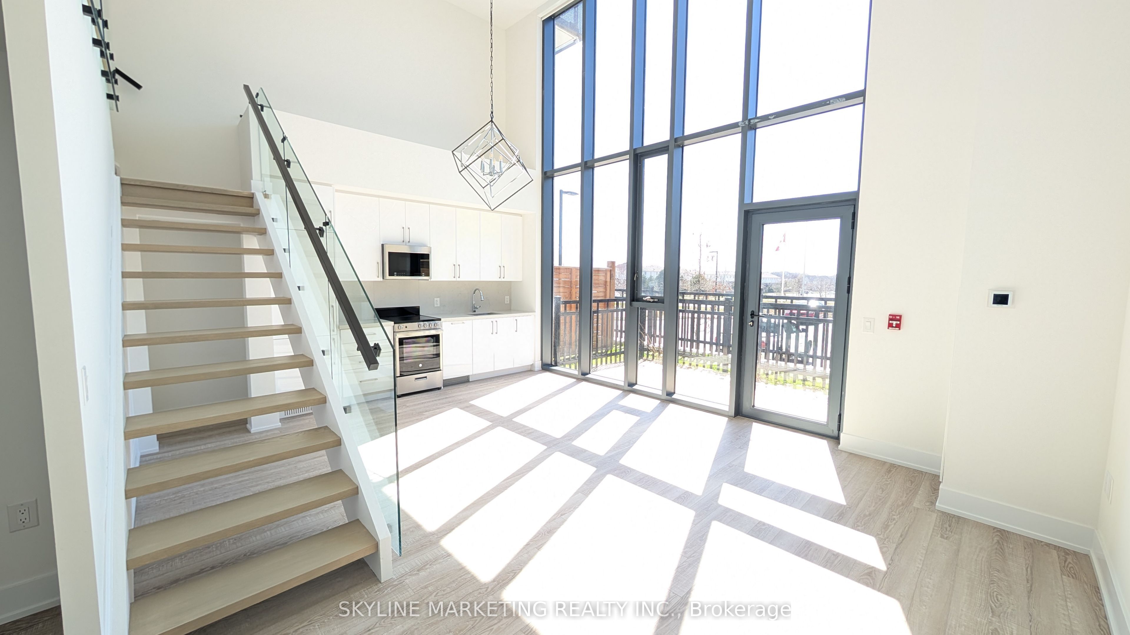 2450 Old Bronte Road 102, Oakville, ON L6M 5P6 photo 2