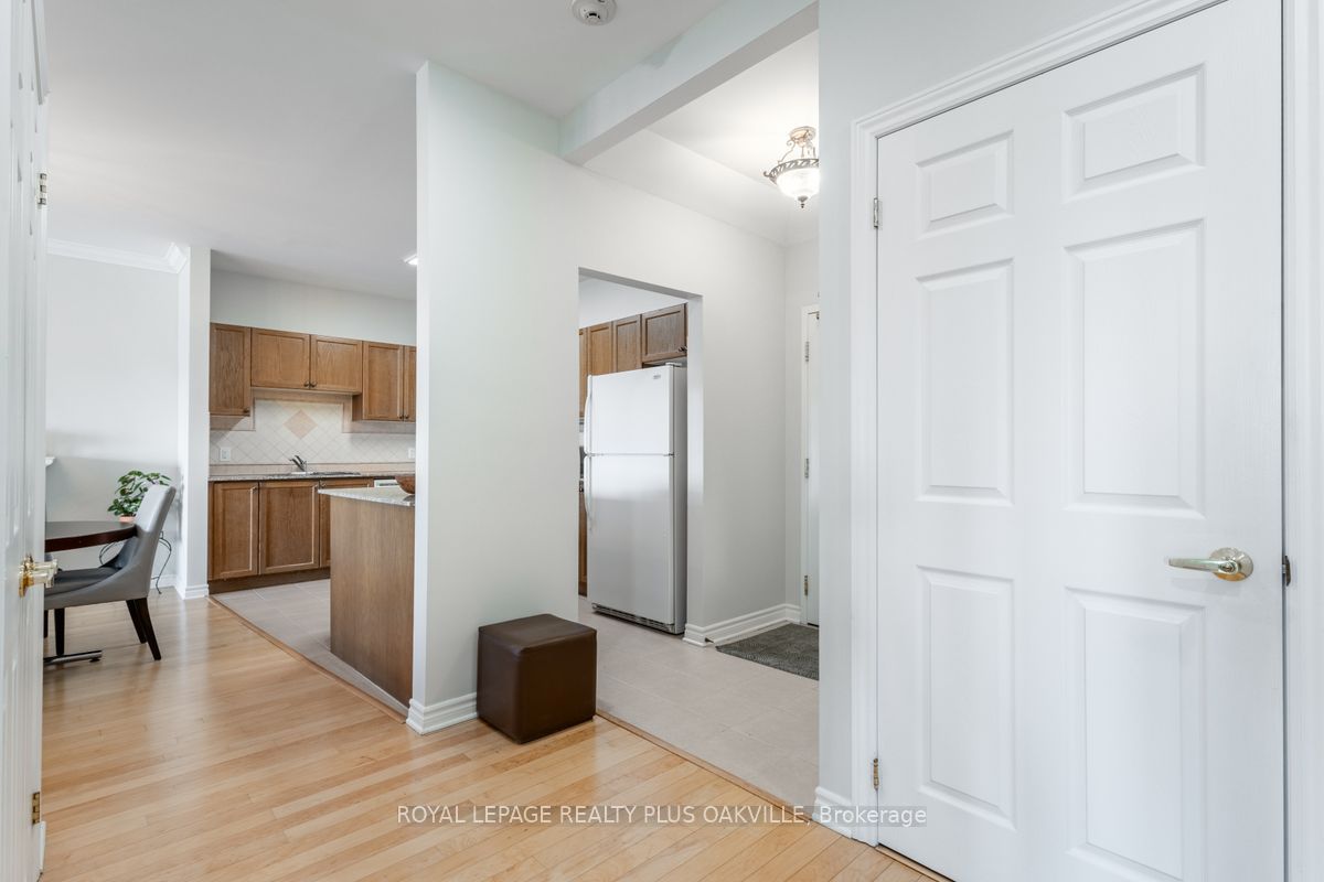 1499 Nottinghill Gate 403, Oakville, ON L6M 5G1 photo 2