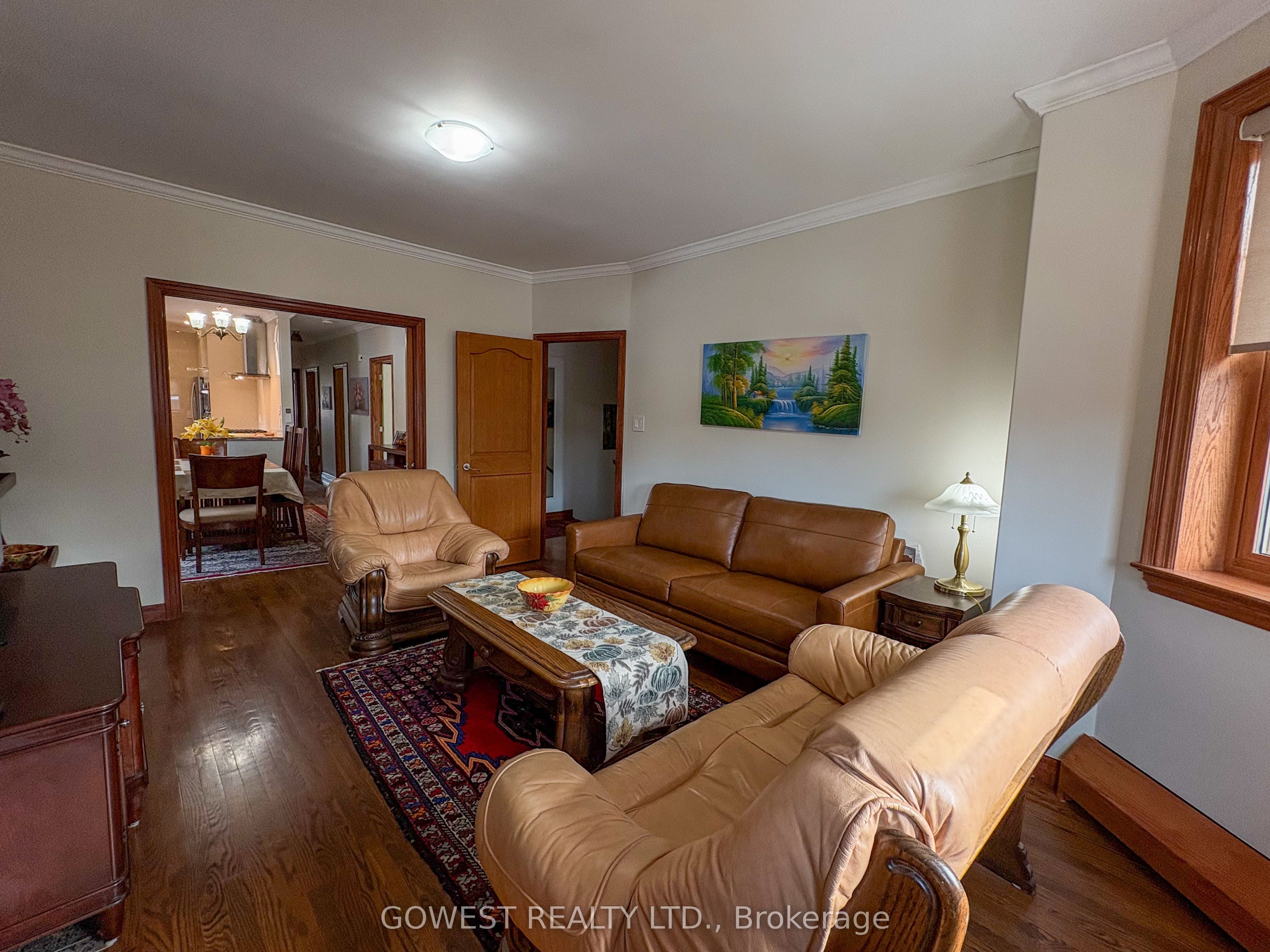 20 Glen Gordon Road 2, Toronto, ON M6P 1B8 photo 3