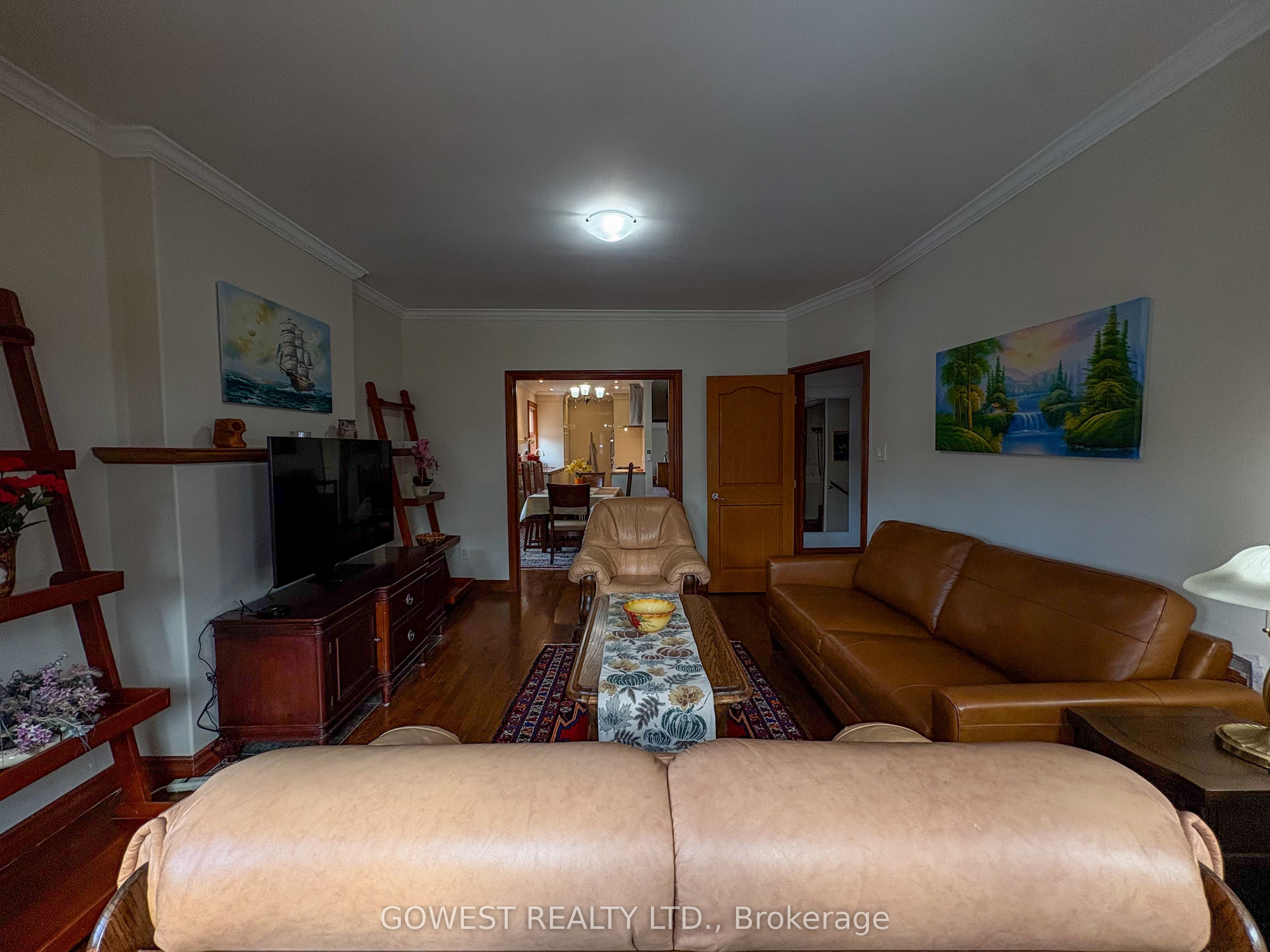 20 Glen Gordon Road 2, Toronto, ON M6P 1B8 photo 4