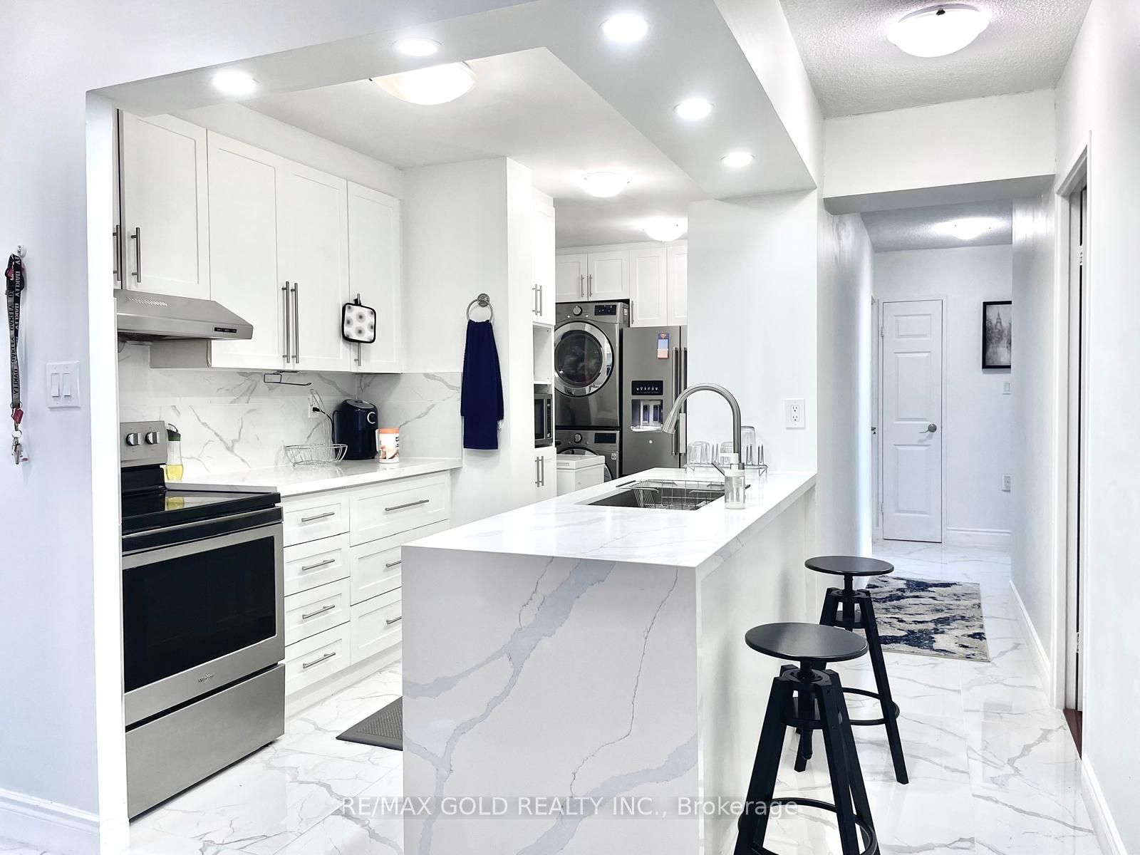 390 Dixon Road 1611, Toronto, ON M9R 1T4