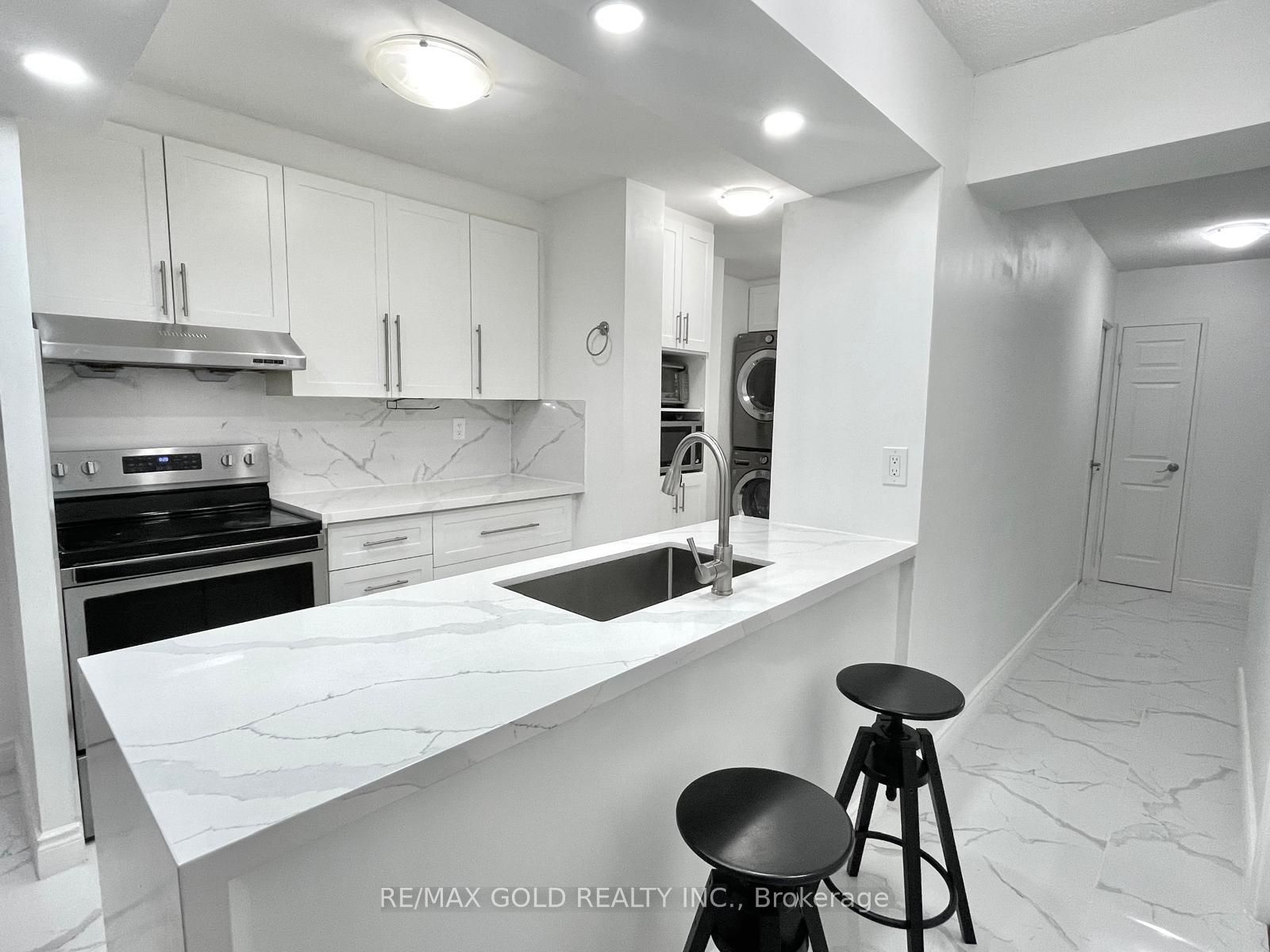390 Dixon Road 1611, Toronto, ON M9R 1T4 photo 5