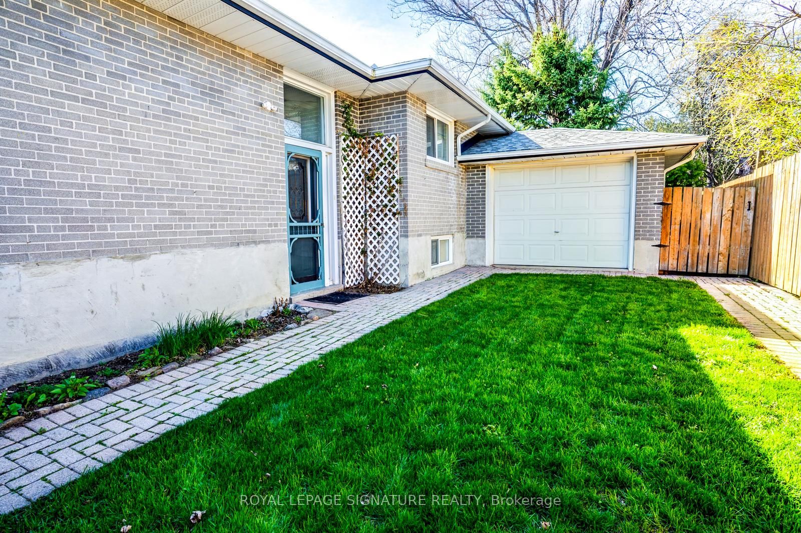 15 Epsom Downs Drive, Brampton, ON L6T 1Y7 photo 3