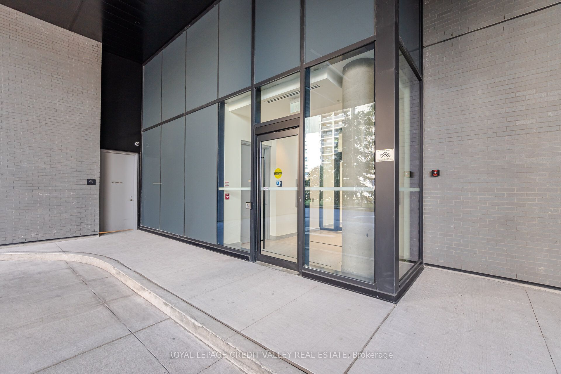 86 Dundas Street E 315, Mississauga, ON L7A 0B1 photo 3