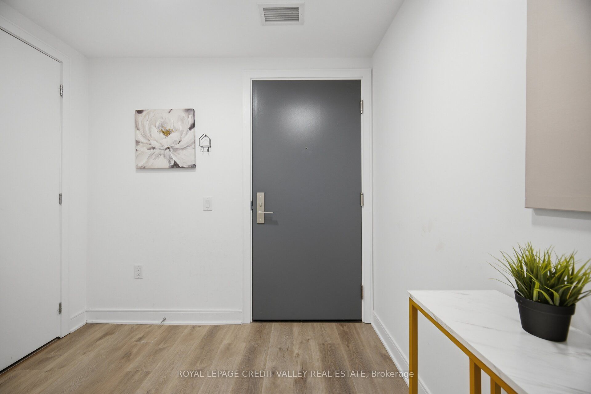 86 Dundas Street E 315, Mississauga, ON L7A 0B1 photo 5