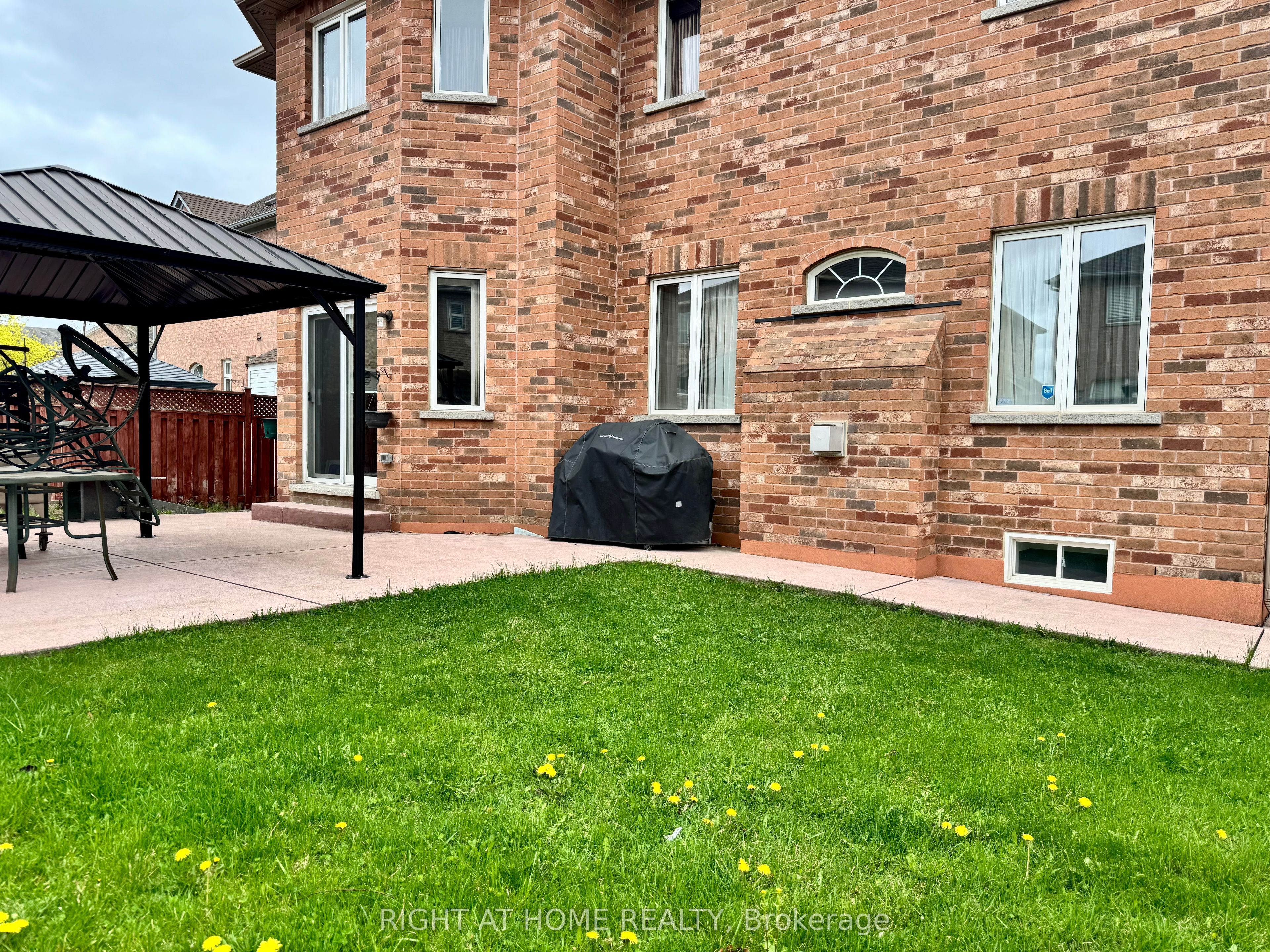 29 Lynnvalley Crescent, Brampton, ON L6P 2E1 photo 2
