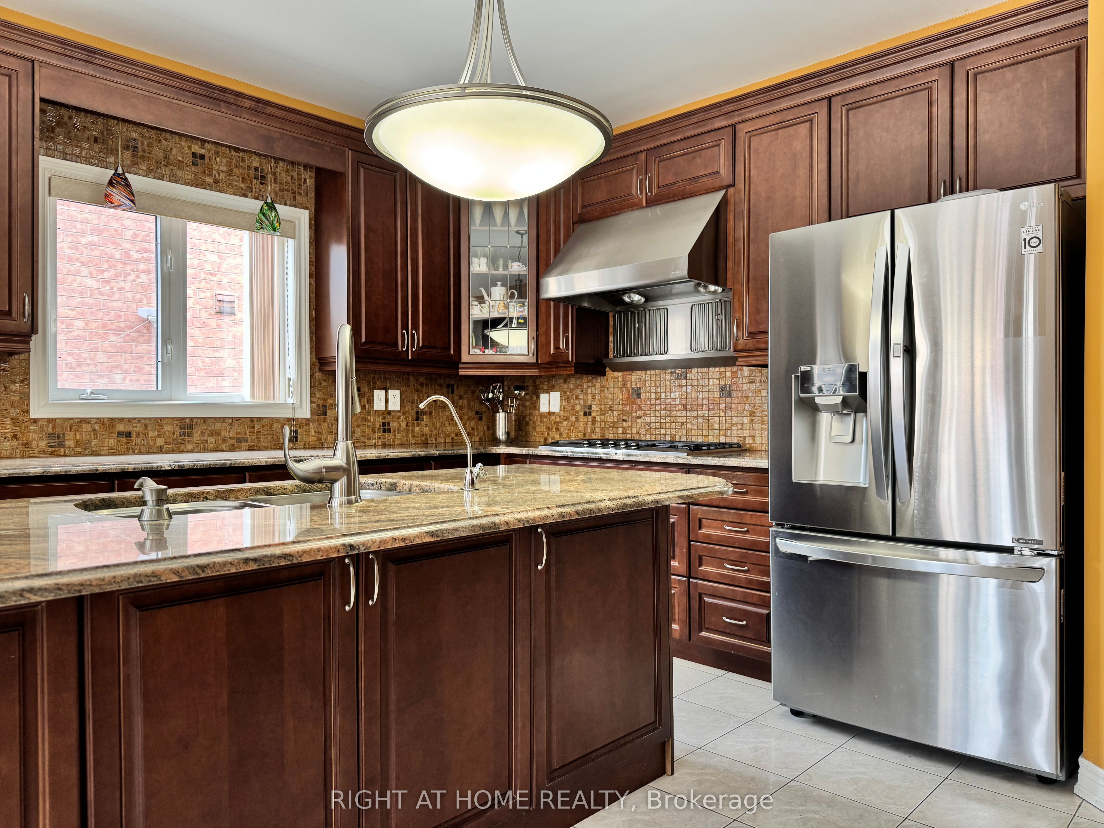 29 Lynnvalley Crescent, Brampton, ON L6P 2E1 photo 4