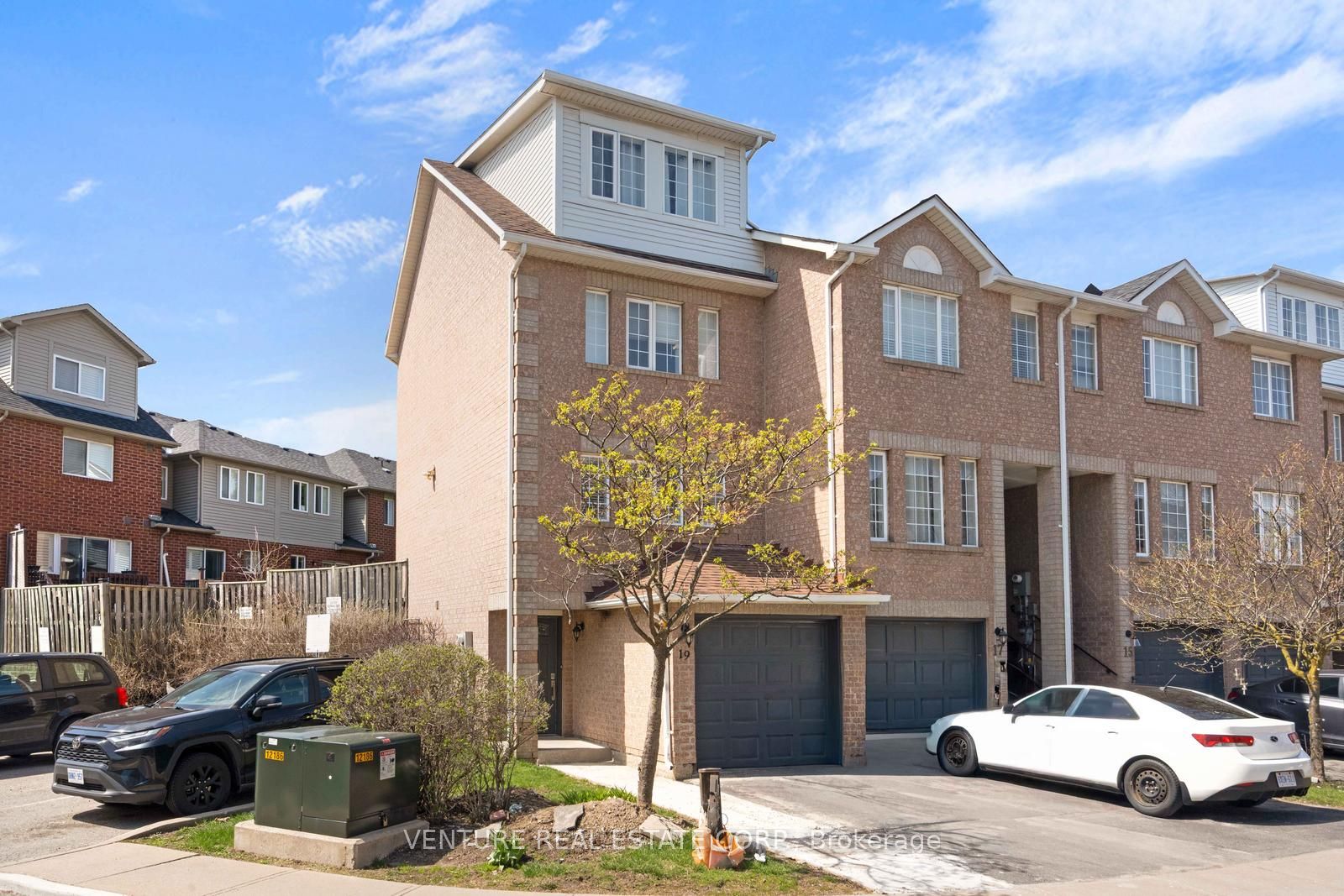 19 Spadina Road, Brampton, ON L6X 4X6 photo 2