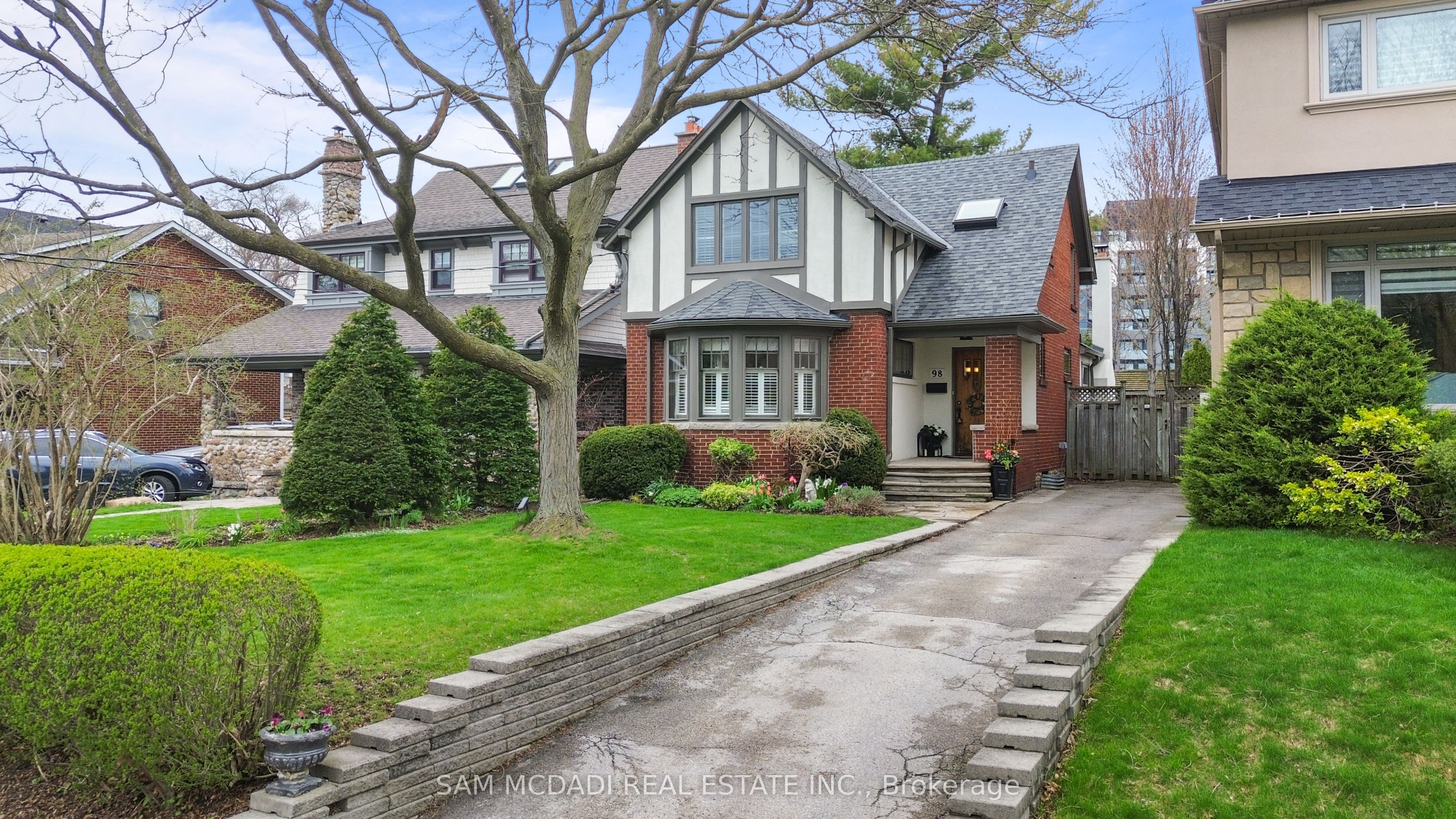 98 Government Road, Toronto, ON M8X 1W5