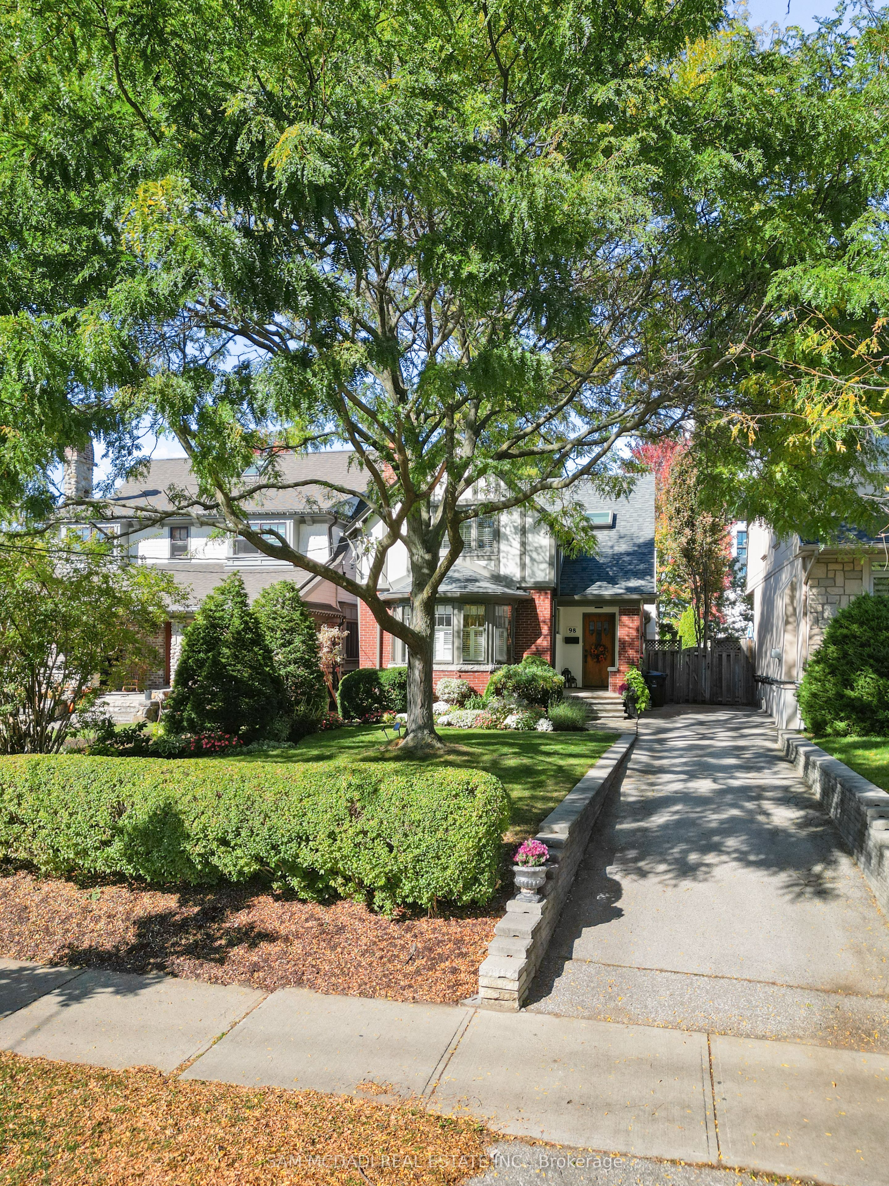 98 Government Road, Toronto, ON M8X 1W5 photo 2