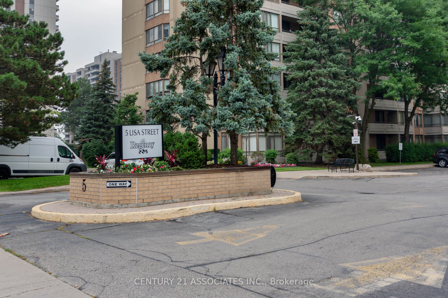 5 Lisa Street 402, Brampton, ON L6T 4T4 photo 2