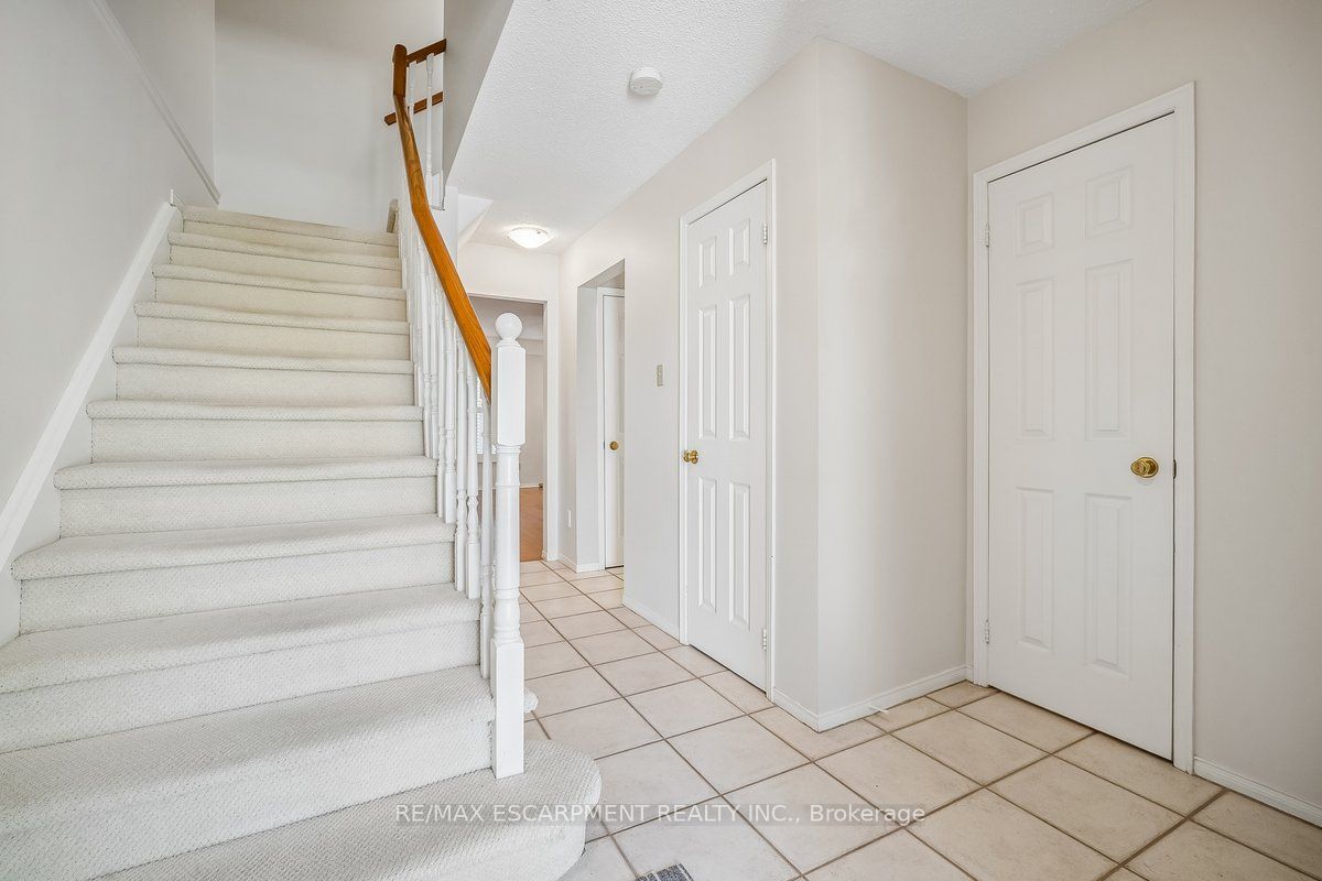 5255 Lakeshore Road 30, Burlington, ON L7L 5X8 photo 3