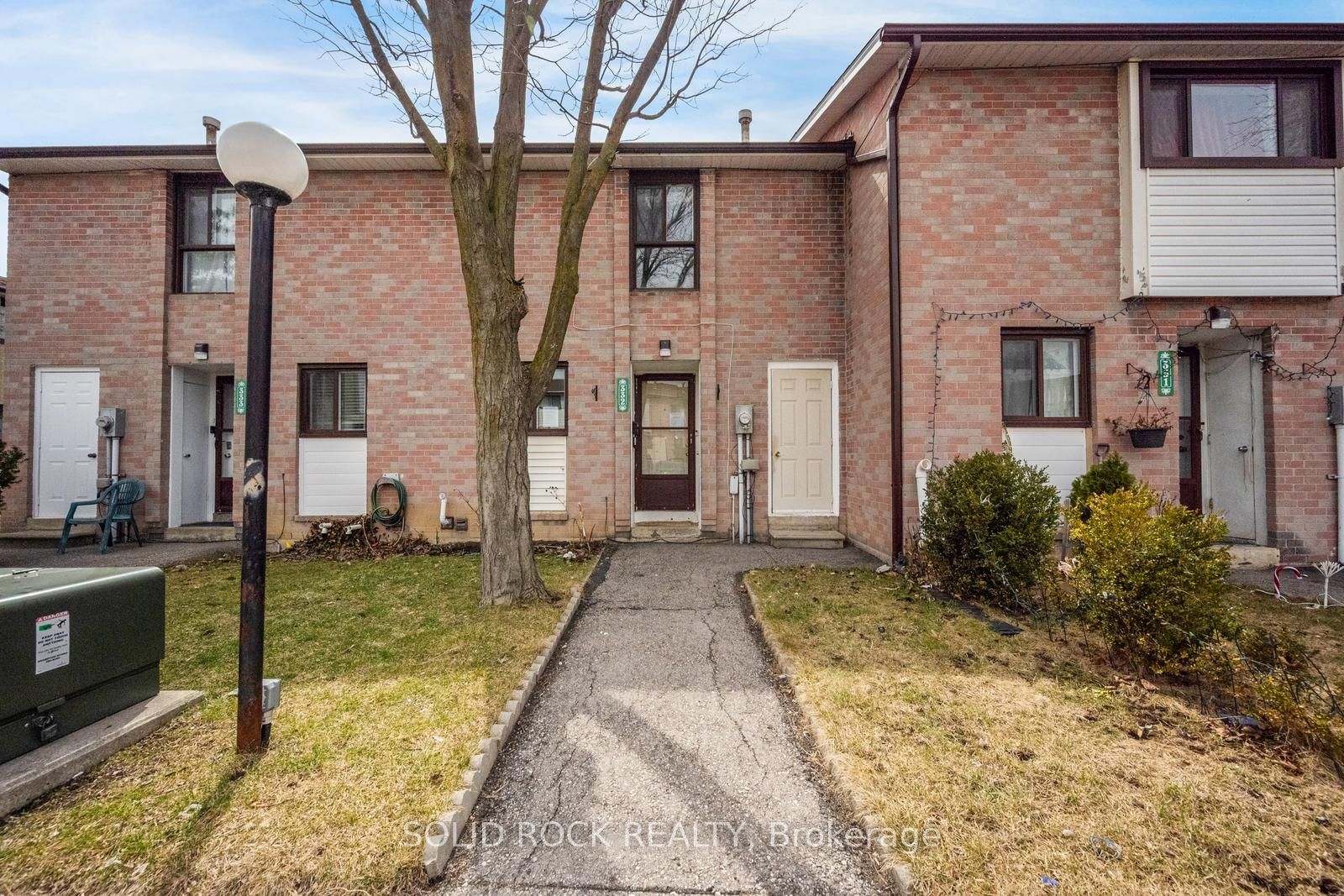 332 Fleetwood Crescent 332, Brampton, ON L6T 2E7