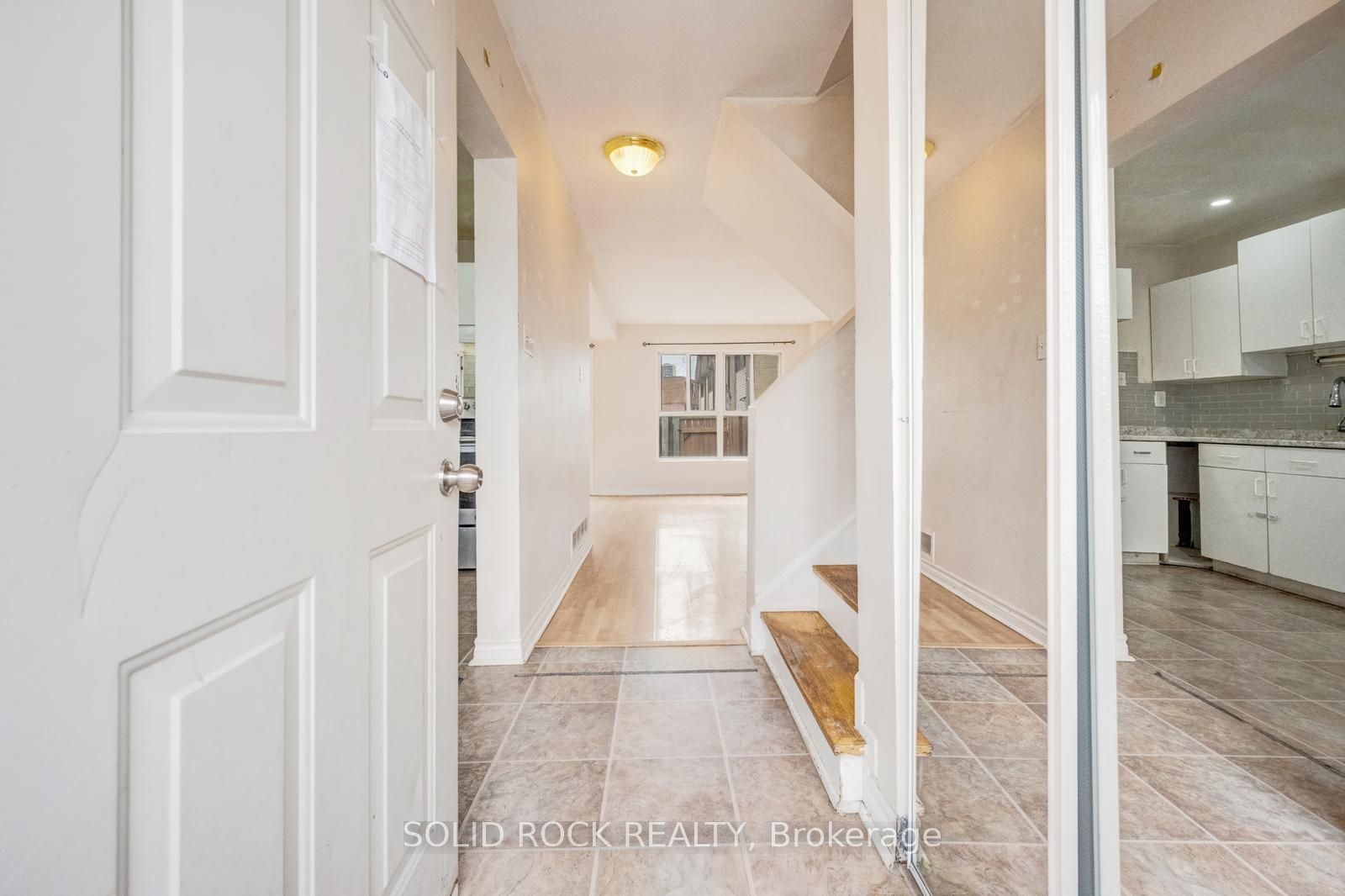 332 Fleetwood Crescent 332, Brampton, ON L6T 2E7 photo 4