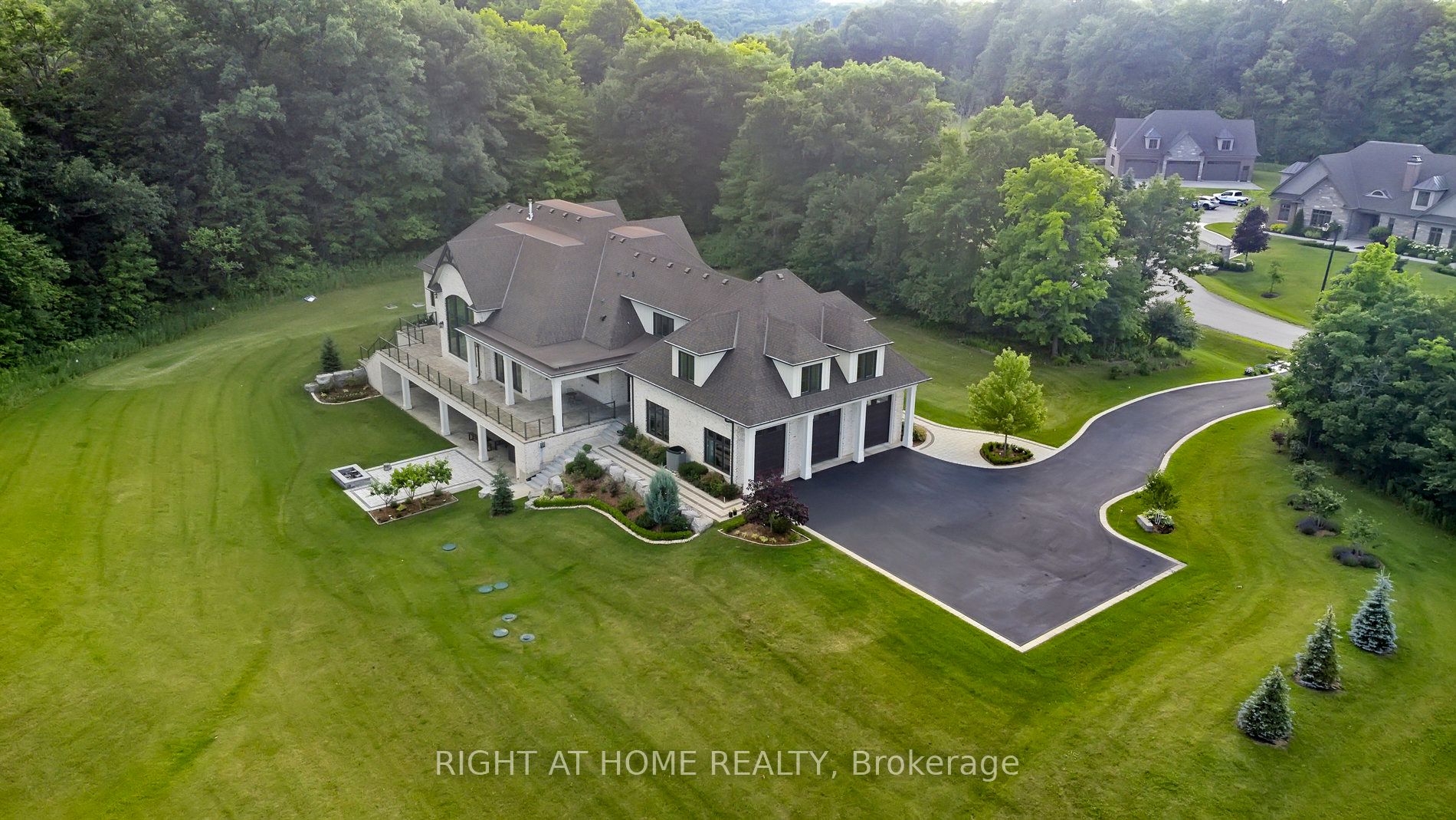 2606 Harvestmoon Lane, Burlington, ON L7P 0N5