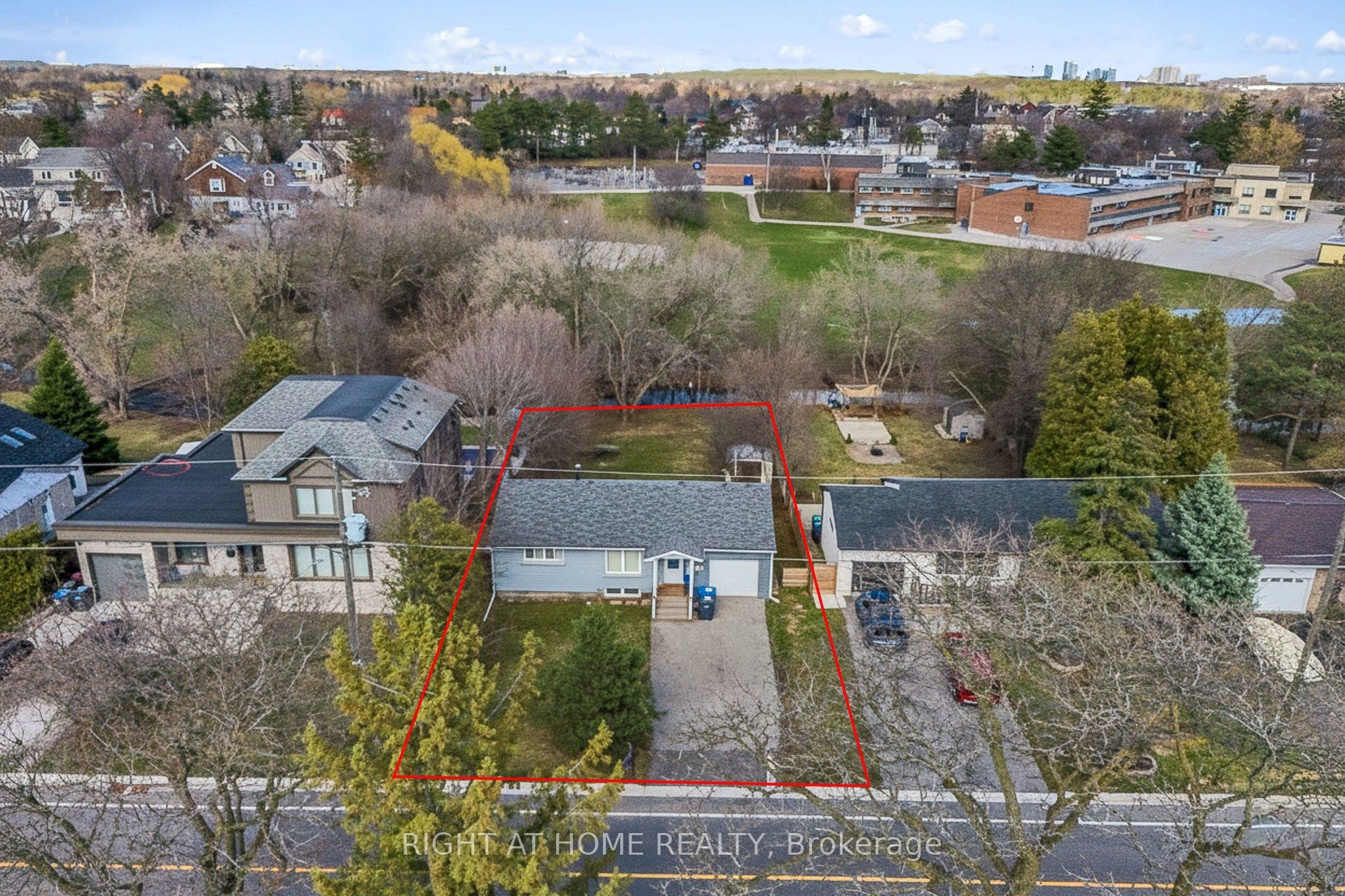 15 Pioneer Drive, Mississauga, ON L5M 1G8 photo 4