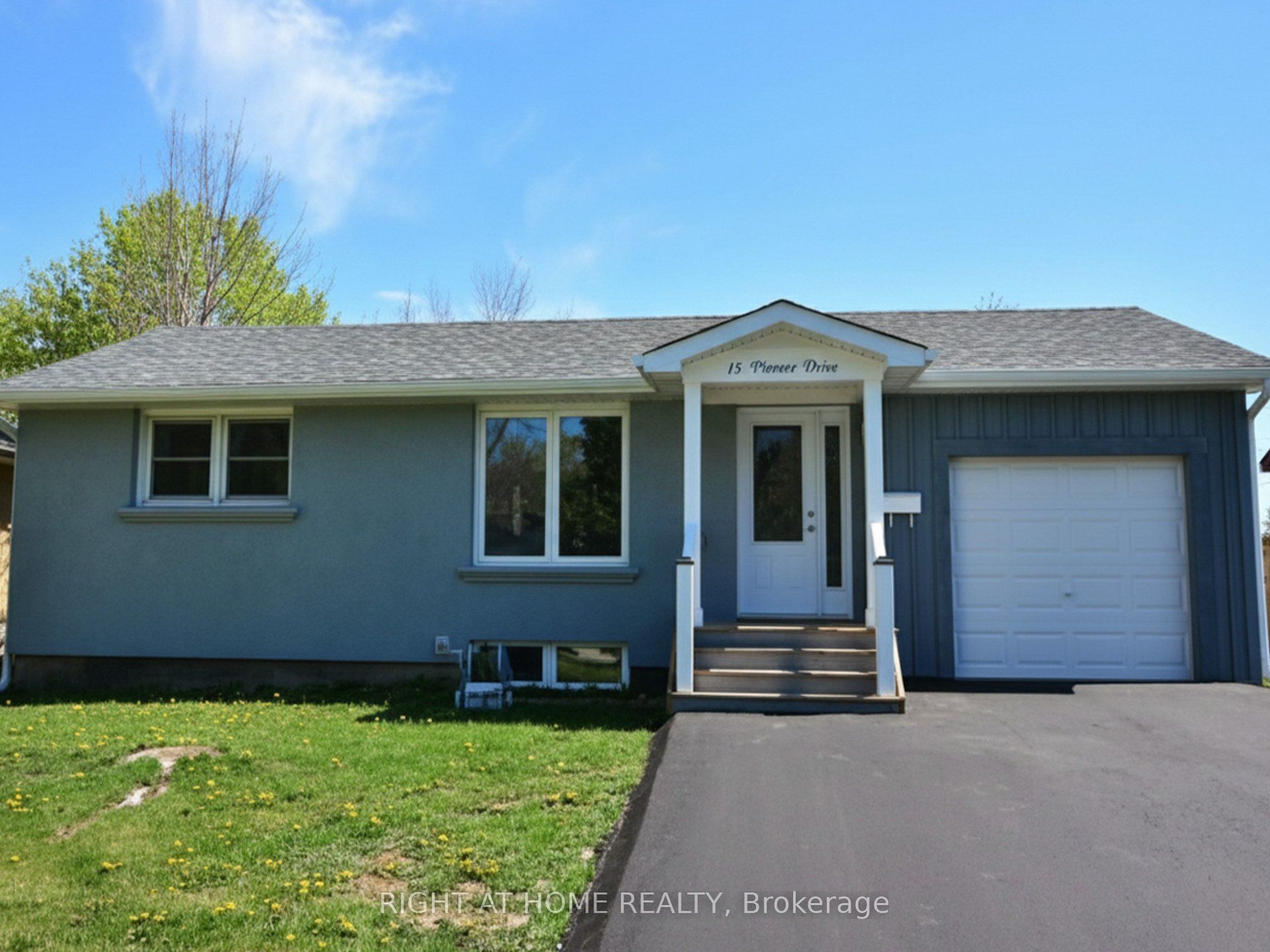 15 Pioneer Drive, Mississauga, ON L5M 1G8 photo 5