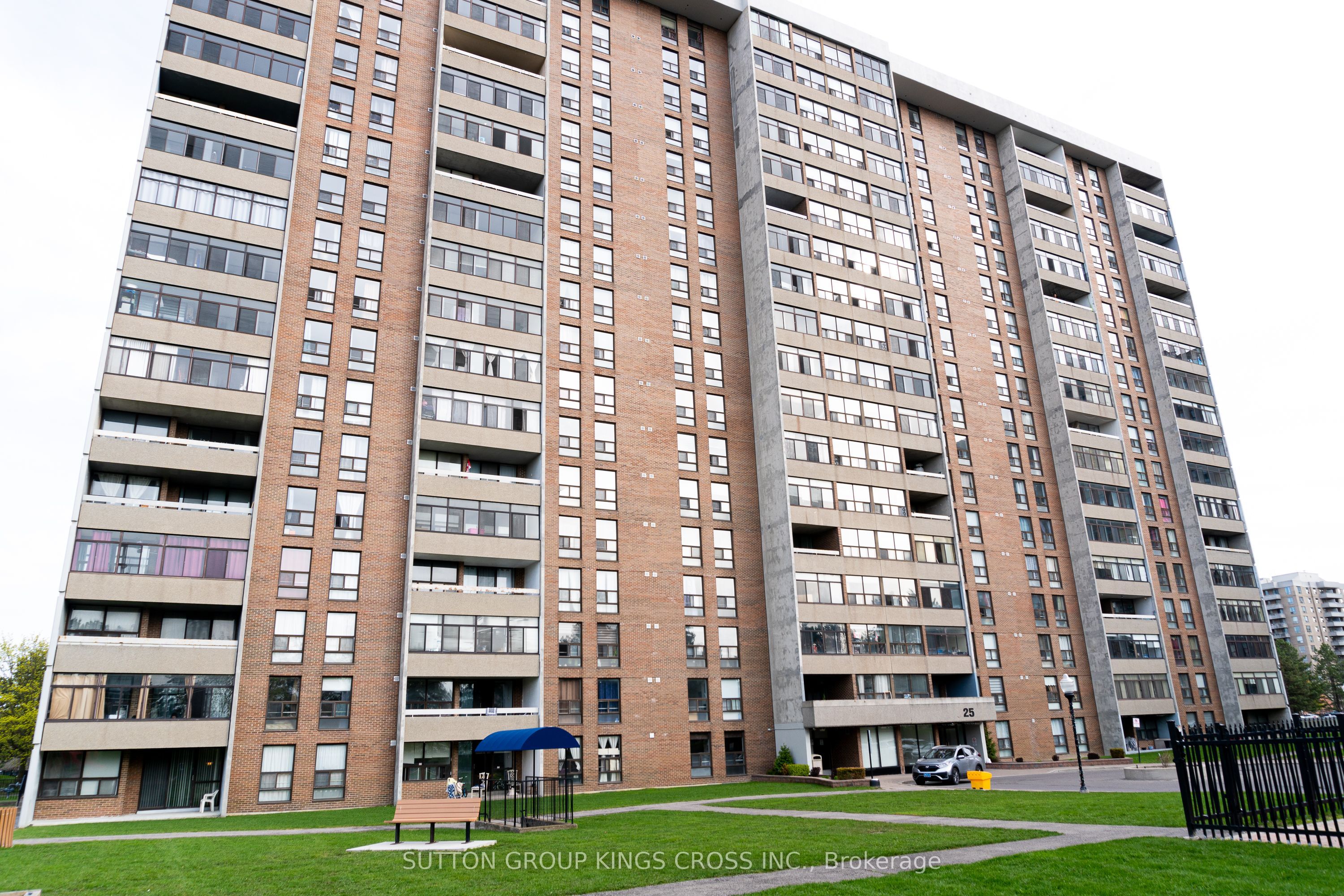 25 Kensington Road 1007, Brampton, ON L6T 3W8