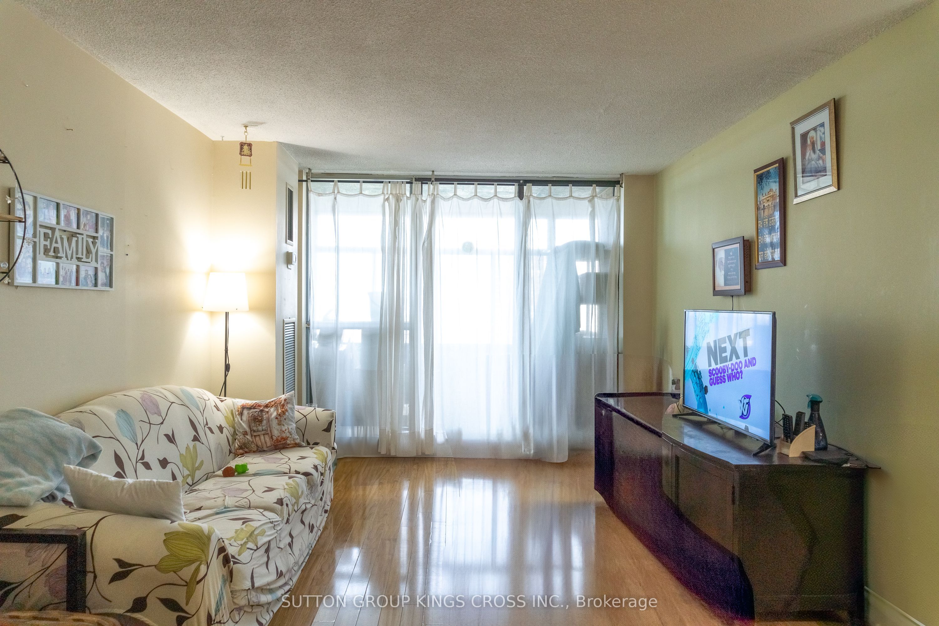 25 Kensington Road 1007, Brampton, ON L6T 3W8 photo 4