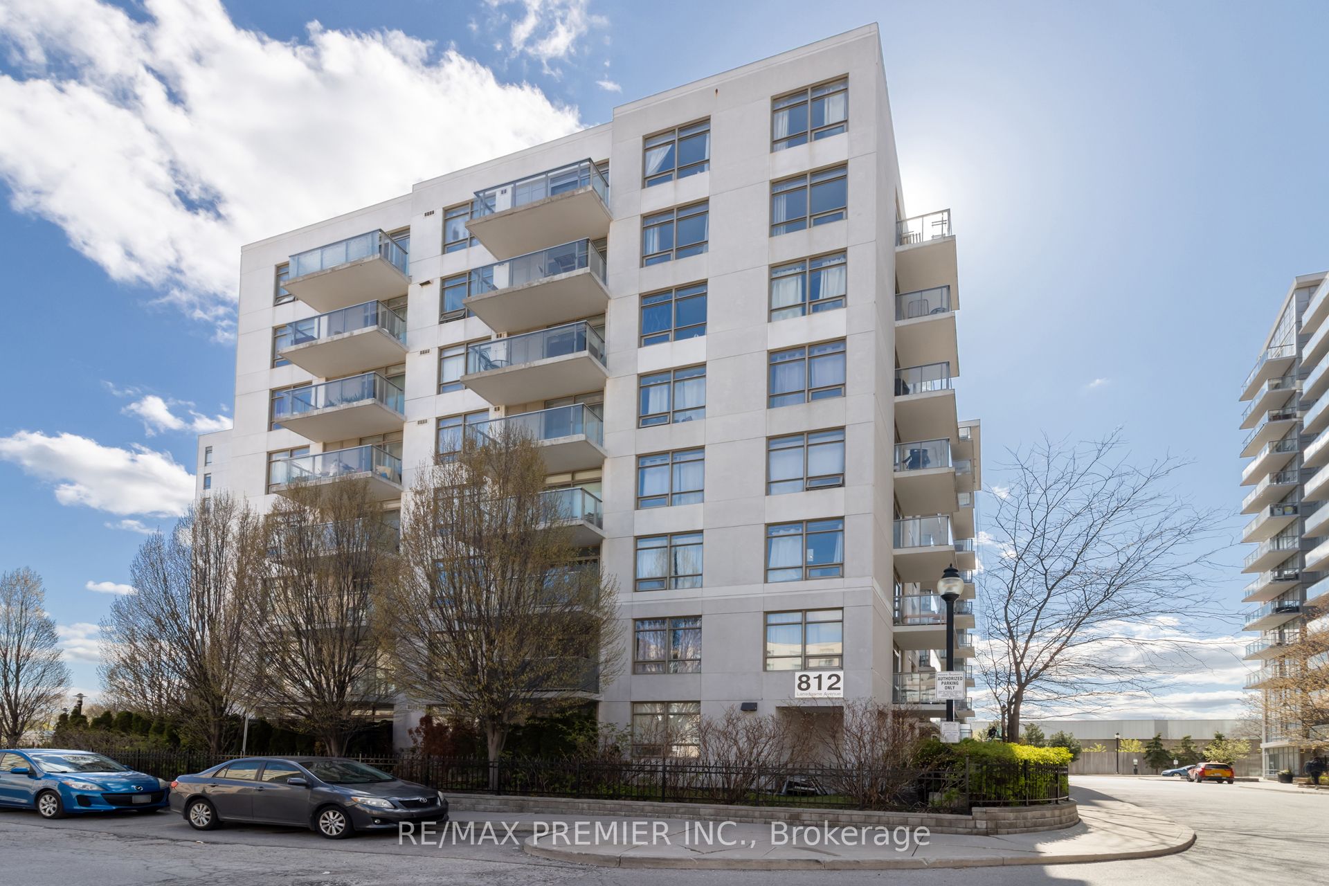 812 Lansdowne Avenue 1011, Toronto, ON M6H 4K6 photo 2