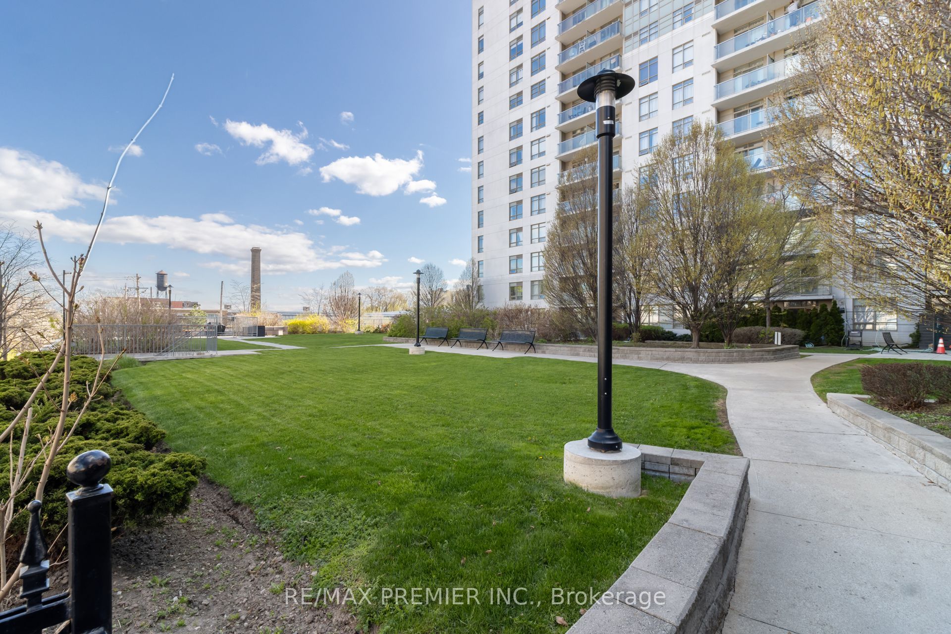 812 Lansdowne Avenue 1011, Toronto, ON M6H 4K6 photo 3