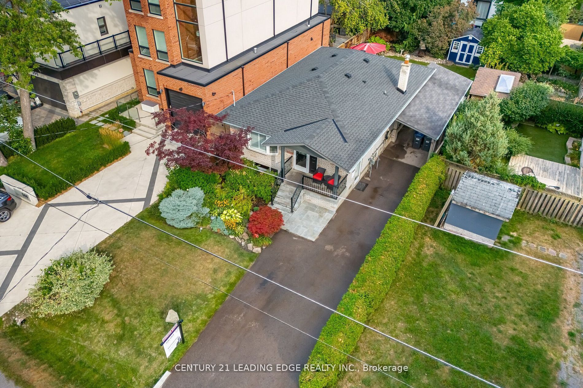 586 Curzon Avenue, Mississauga, ON L5G 1P9 photo 4