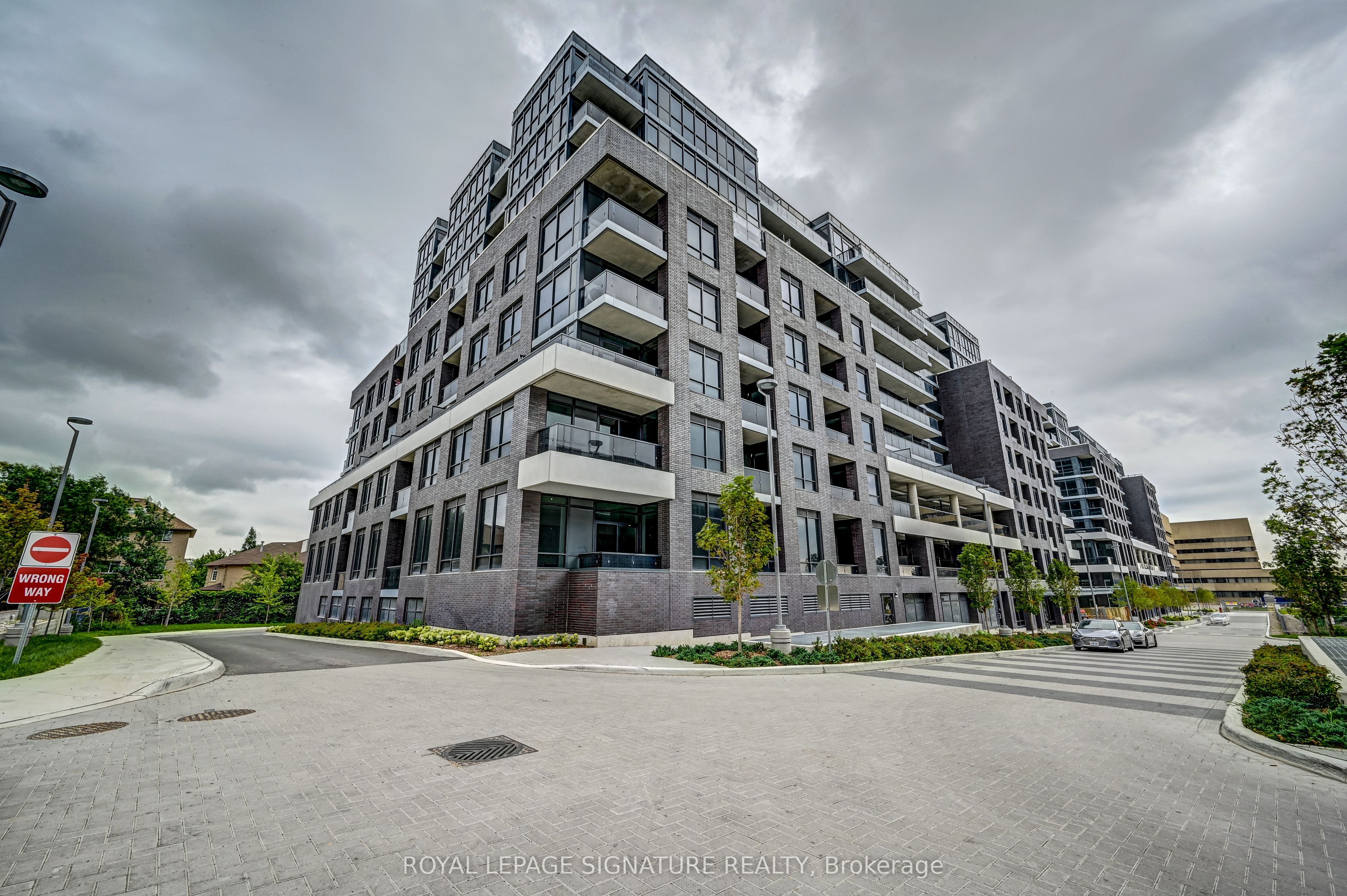 26 Gibbs Road 548, Toronto, ON M9B 0E3 photo 2