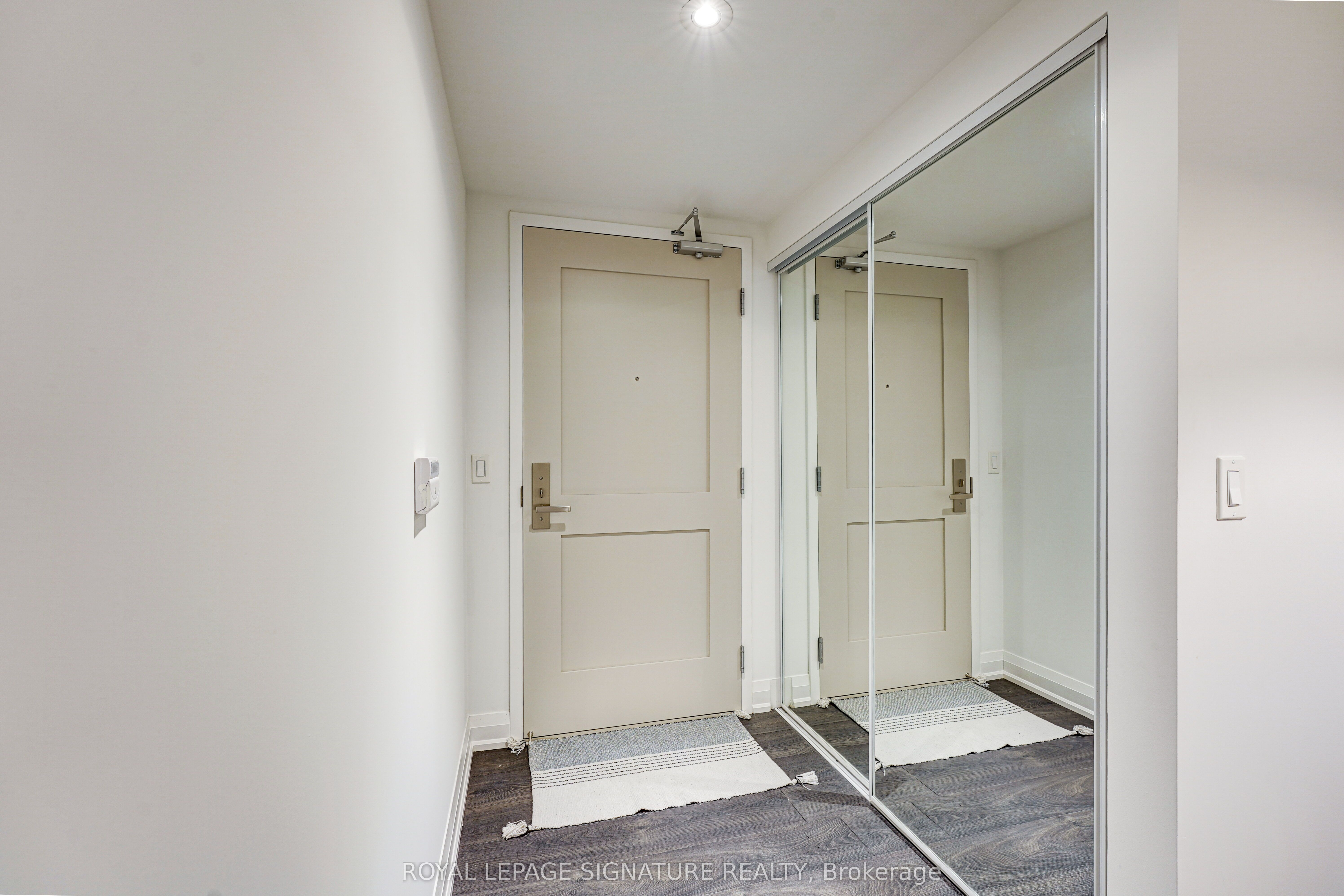 26 Gibbs Road 548, Toronto, ON M9B 0E3 photo 4